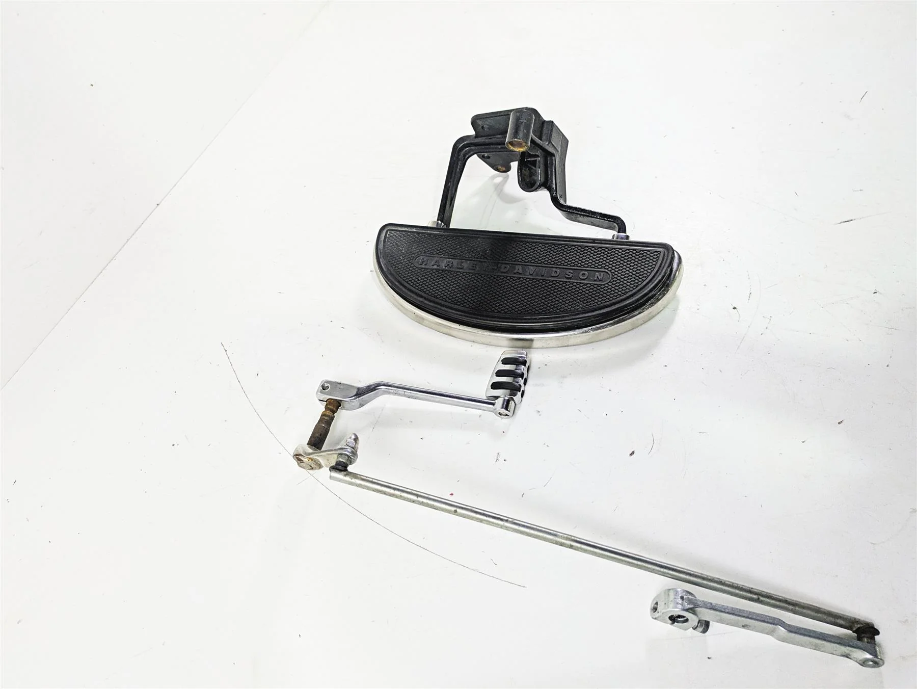 00-05 Harley Davidson Softail Left Front Floorboard & Shifter 33630-00 - Image 2