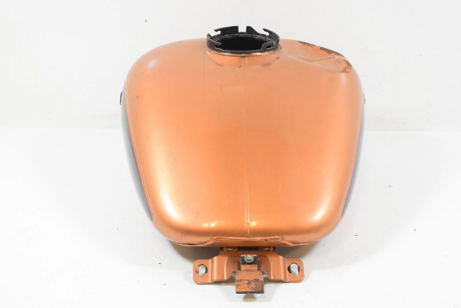08 Harley Touring FLHTCU Electra Glide UC Fuel Gas Petrol Tank DENTED 61356-08 - Image 2