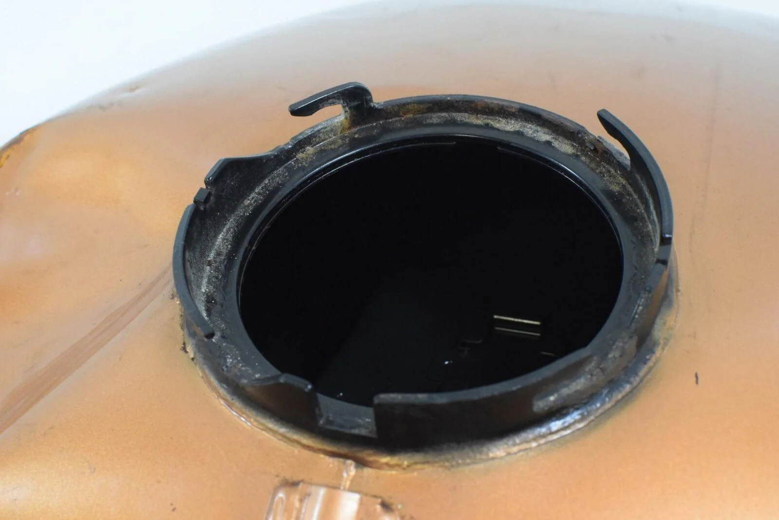 08 Harley Touring FLHTCU Electra Glide UC Fuel Gas Petrol Tank DENTED 61356-08 - Image 9
