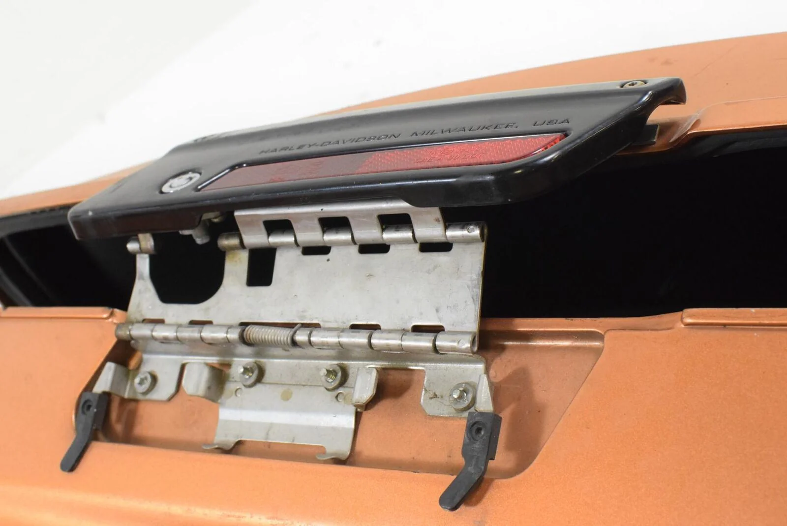 08 Harley Touring FLHTCU Electra Glide UC Right Saddlebag Saddle Bag 90752-93 - Image 11