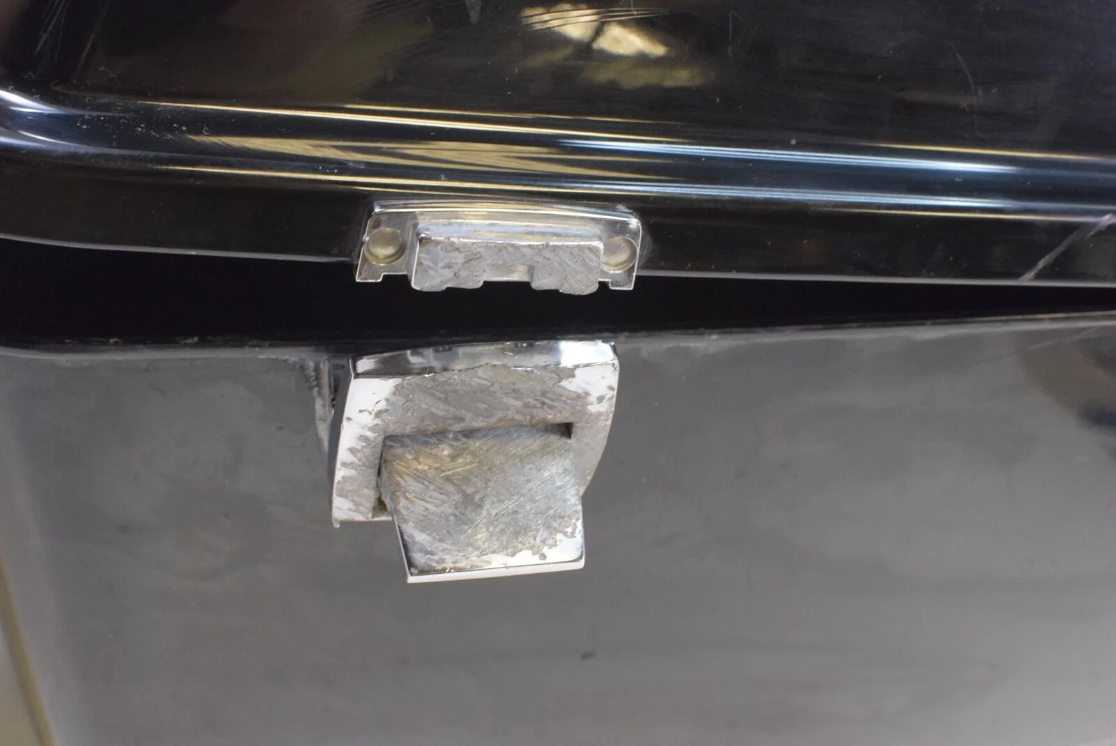 09-13 Harley Touring Aftermarket Trunk Tour Pak & Mount Electra Glide Road King - Image 9