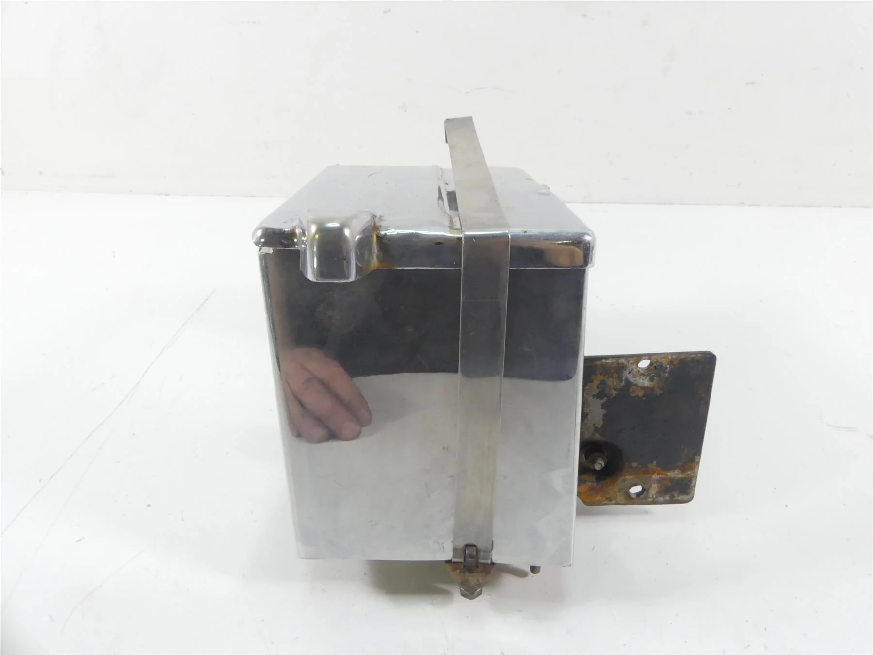 1978 Harley XLH1000 Sportster Ironhead Battery Holder Bracket Cover 66379-67 - Image 6