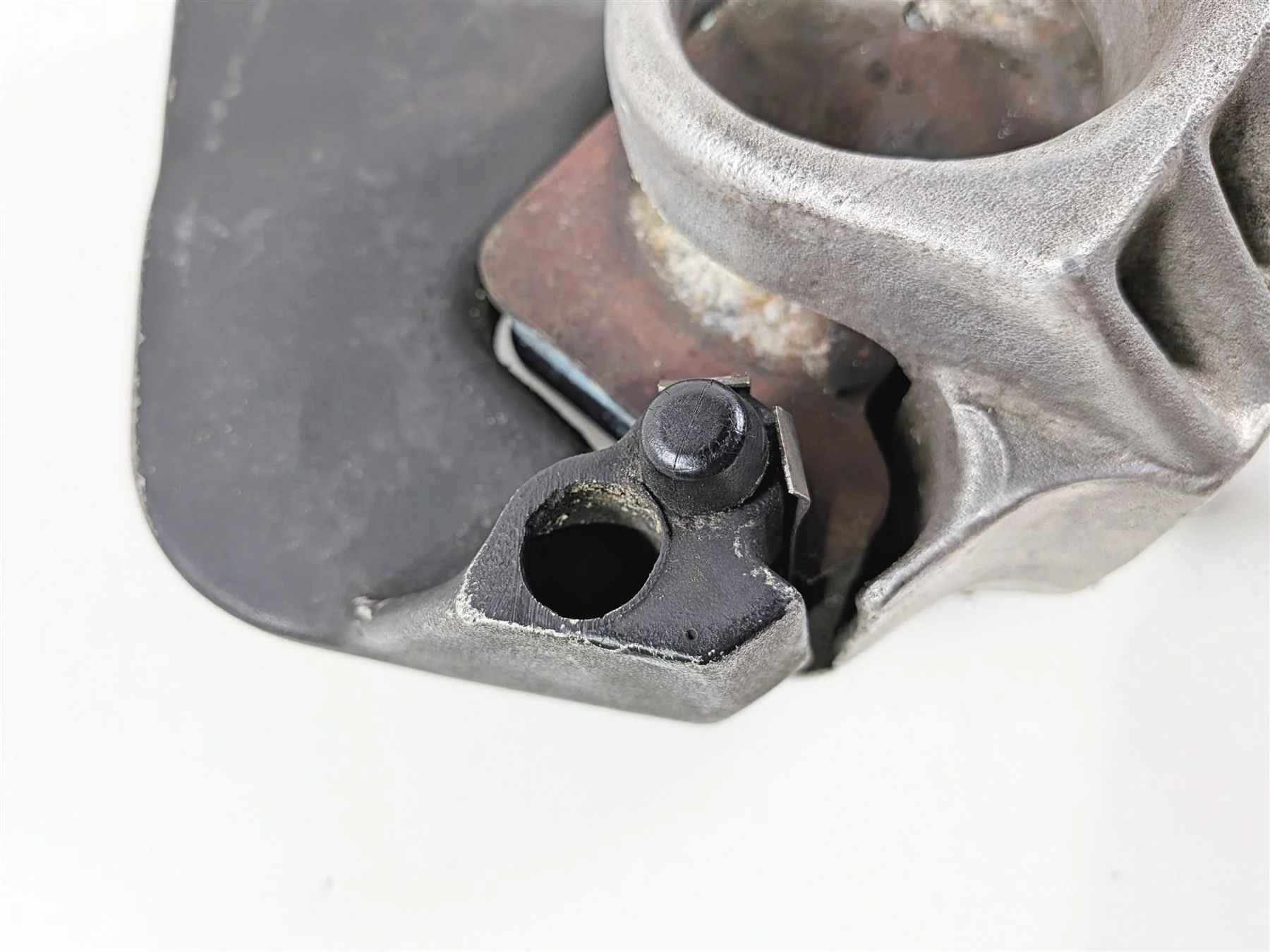 1990 Harley Touring FLHTC Electra Glide Rear Brake Caliper & Bracket 44050-87 - Image 11
