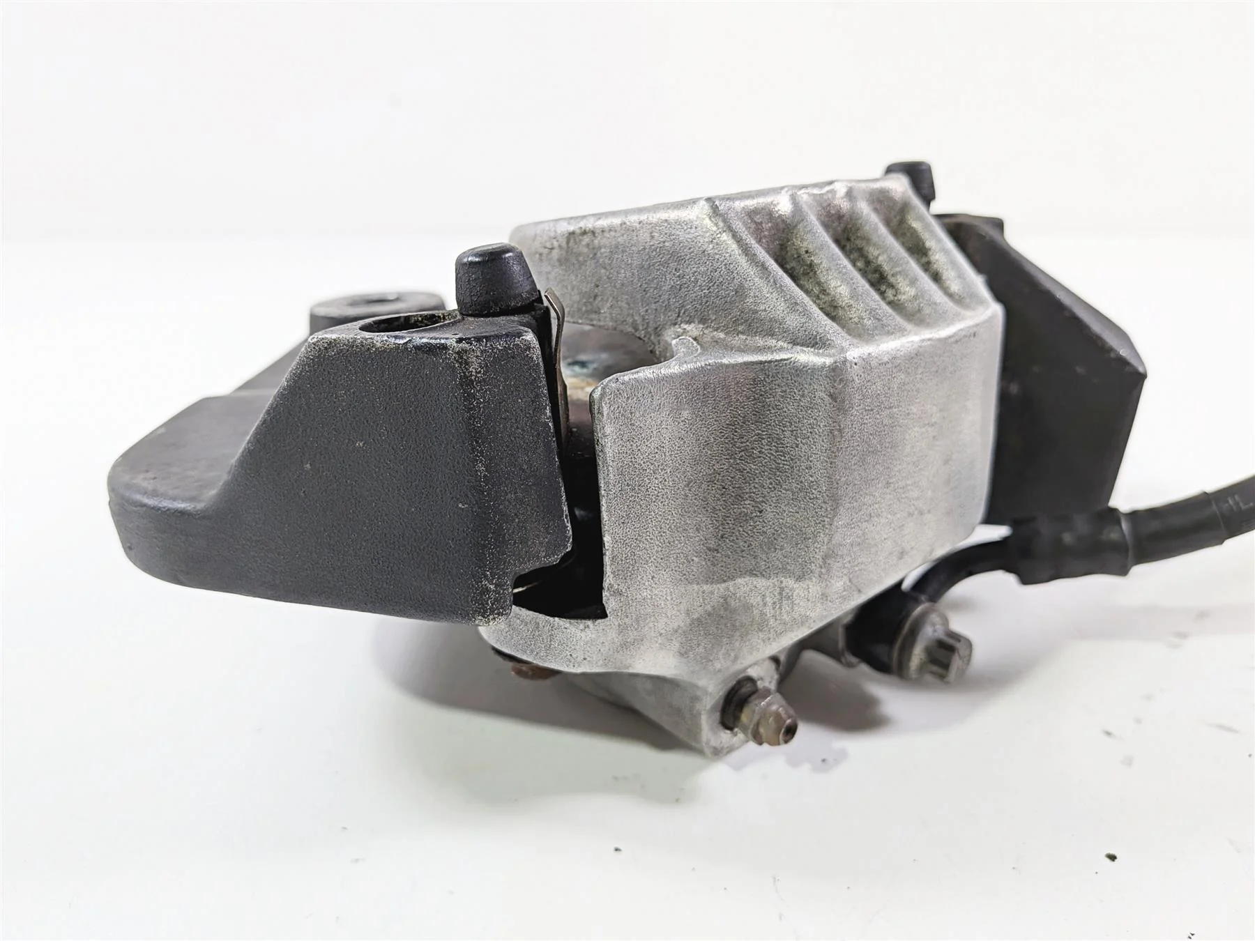 1990 Harley Touring FLHTC Electra Glide Rear Brake Caliper & Bracket 44050-87 - Image 9