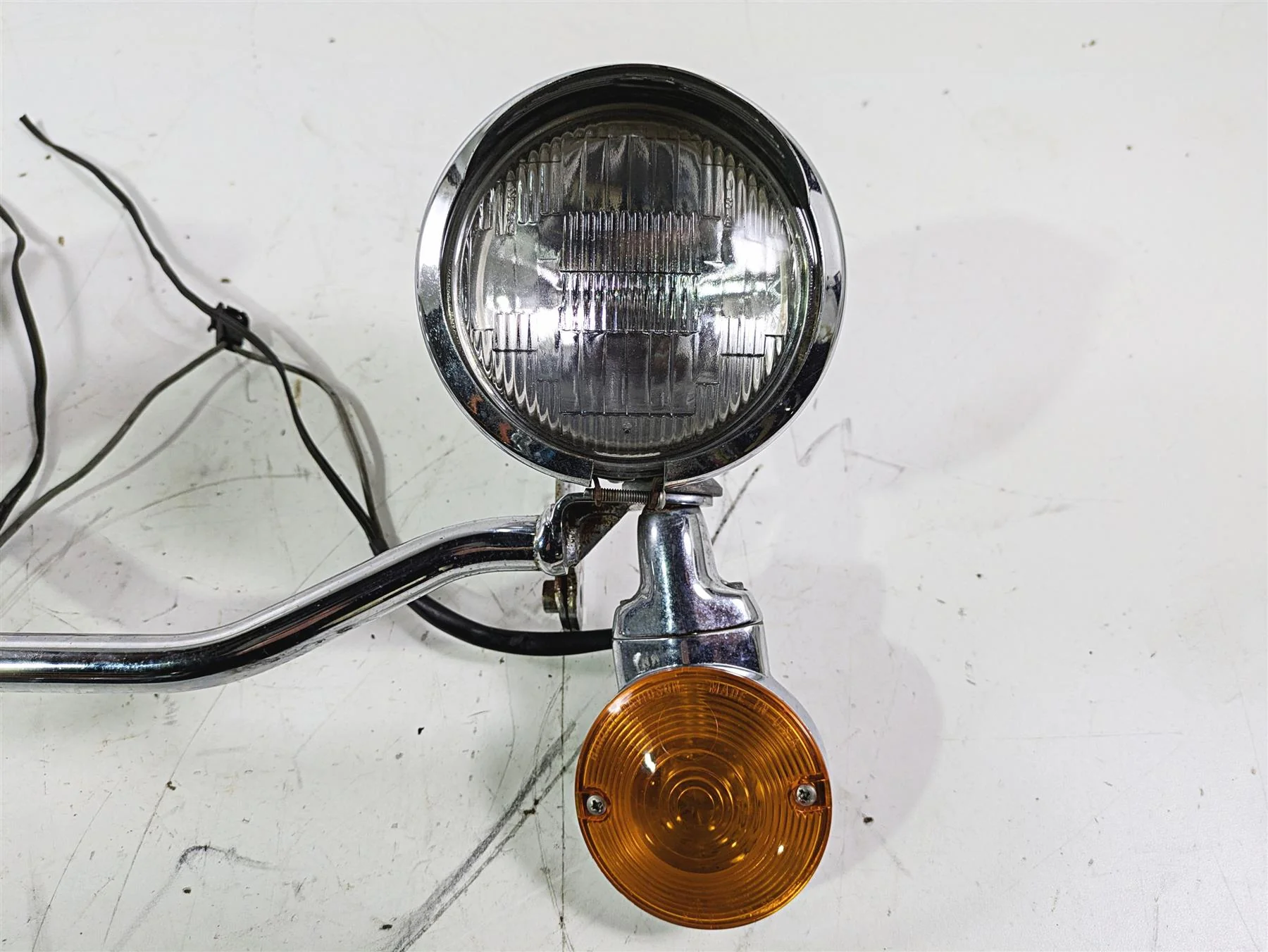 1992 Harley FLSTC Softail Heritage Front Spot Light & Blinker Set 58082-87 - Image 6