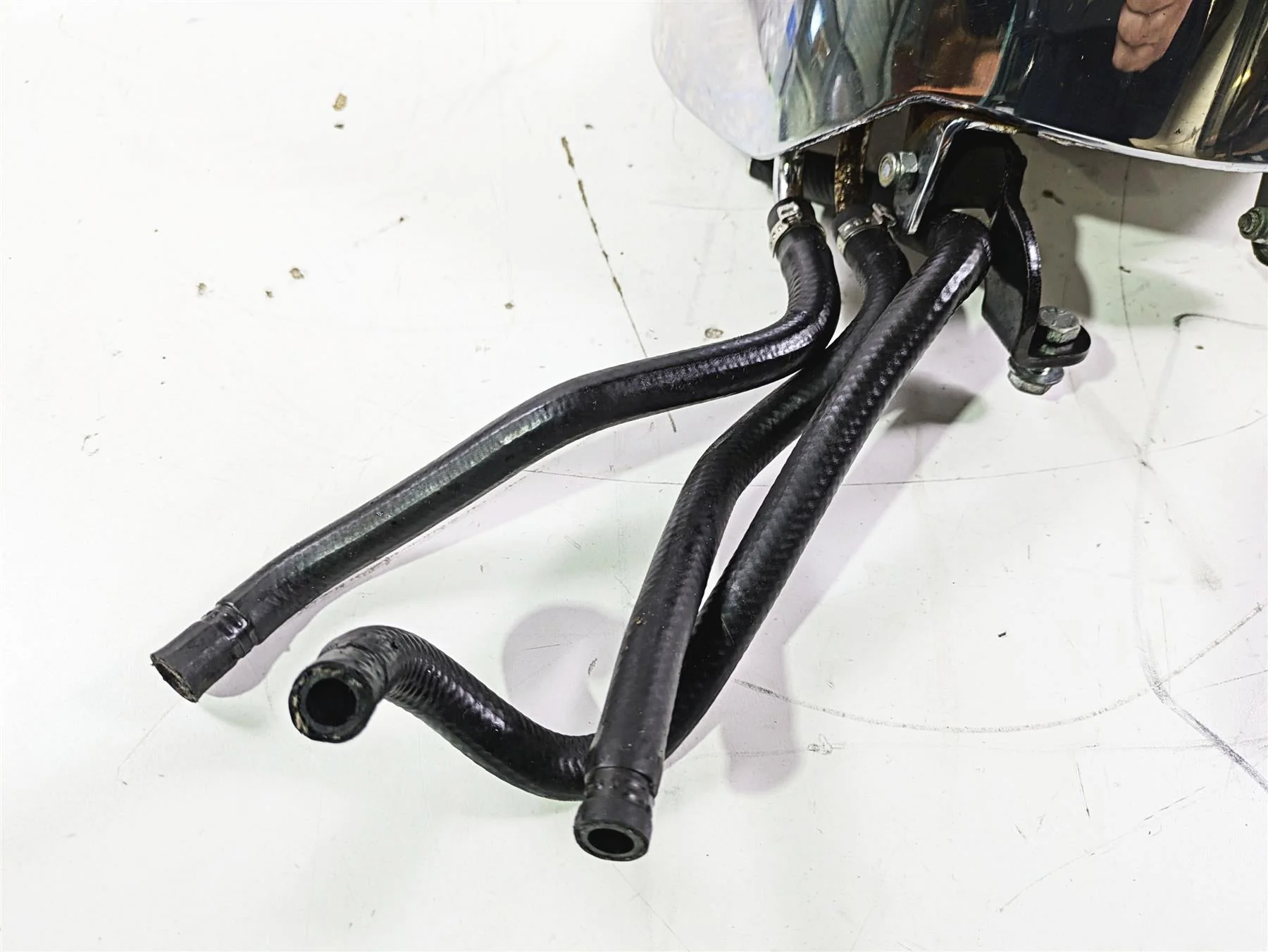 1992 Harley FLSTC Softail Heritage Oil Tank Reservoir & Lines Set 62498-91 - Image 5