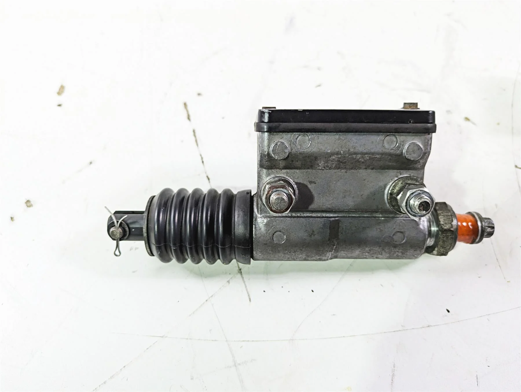 1992 Harley FLSTC Softail Heritage Rear Brake Master Cylinder + Cover 42468-87E - Image 8
