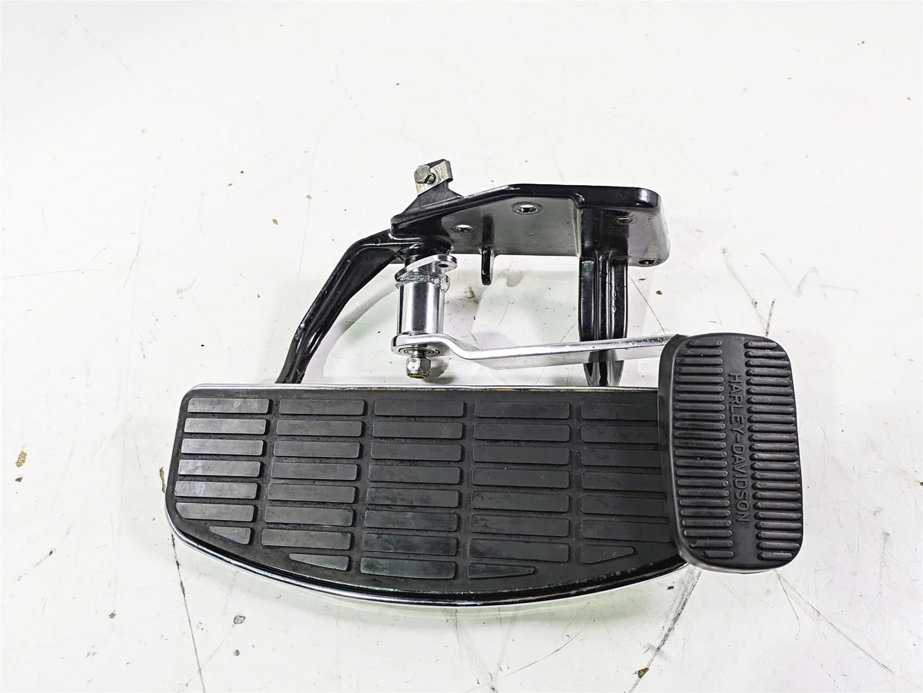1992 Harley FLSTC Softail Heritage Right Floor Board Brake Pedal Set 42431-87 - Image 2