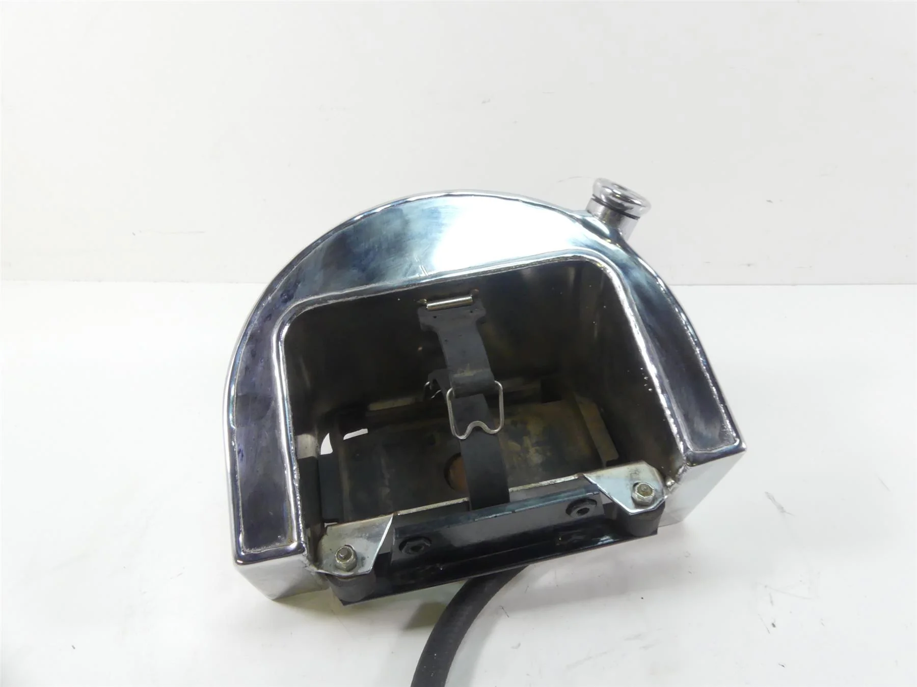 1993 Harley FXSTS Softail Springer Chrome Oil Tank Reservoir + Lines 62498-91 - Image 4