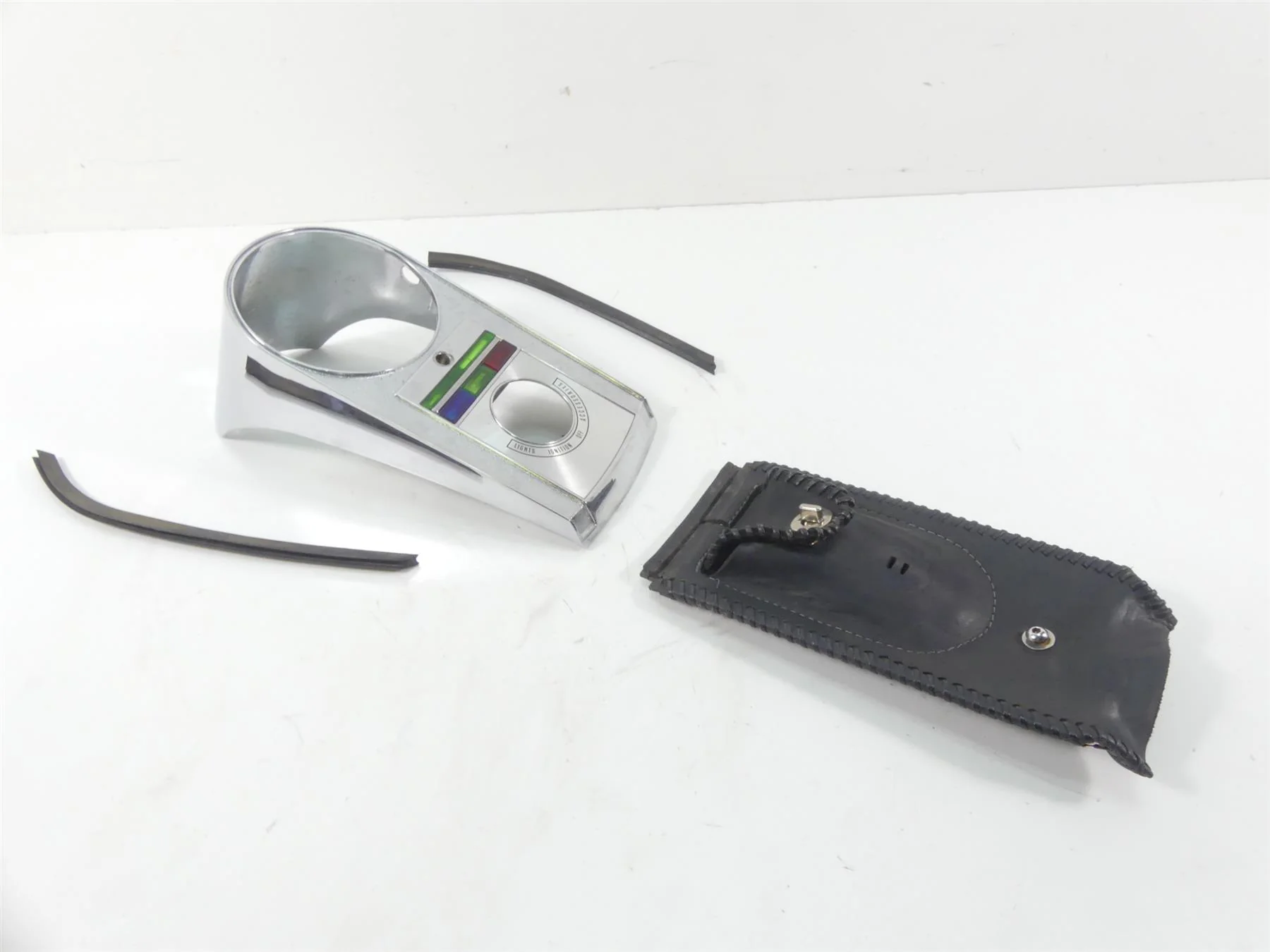 1993 Harley FXSTS Softail Springer Fuel Tank Dash Speedo Cover Panel 71241-91 - Image 3