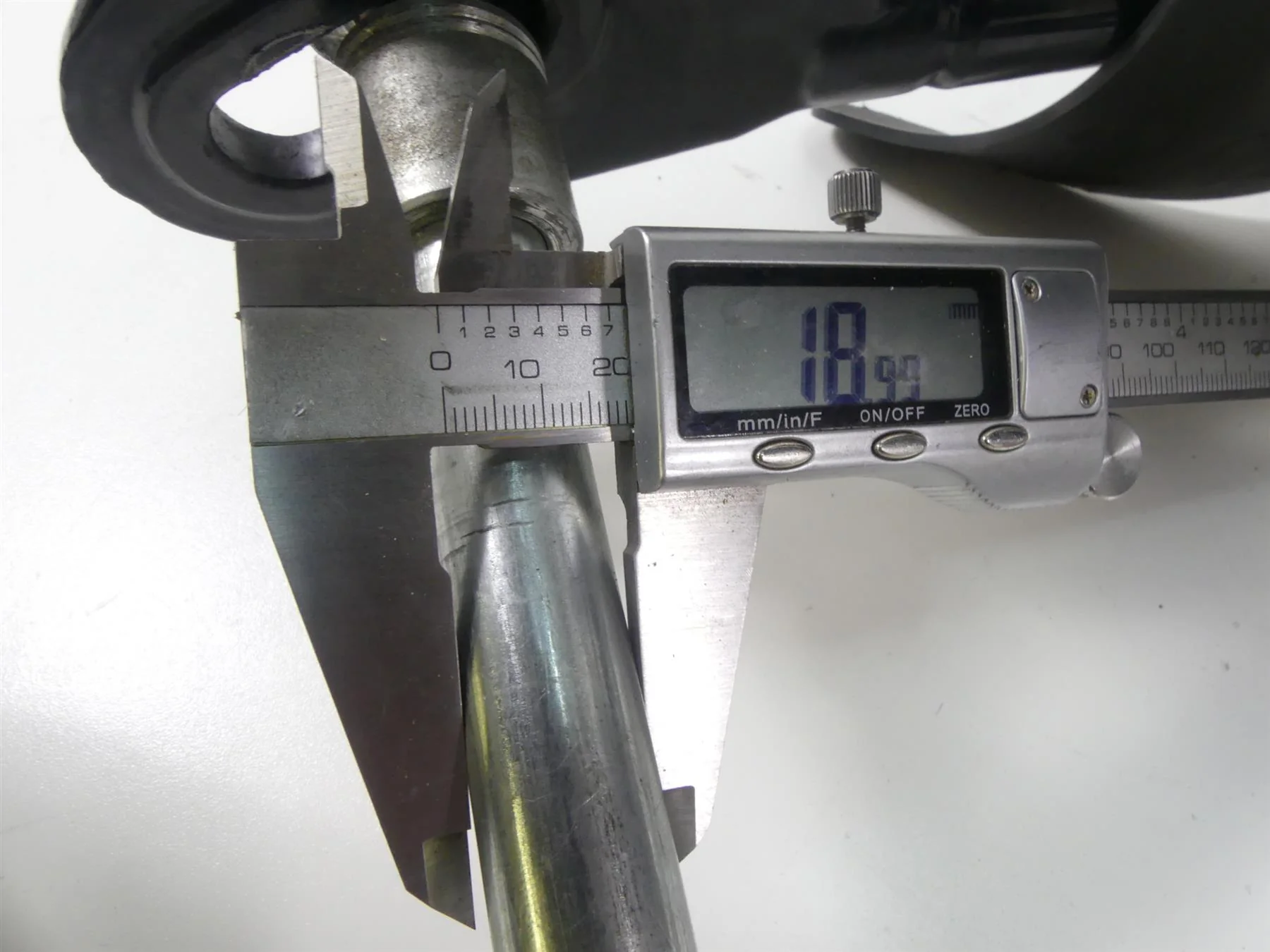 1993 Harley FXSTS Softail Springer Rear Swingarm Swing Arm + 3/4" Axle 47573-89B - Image 2