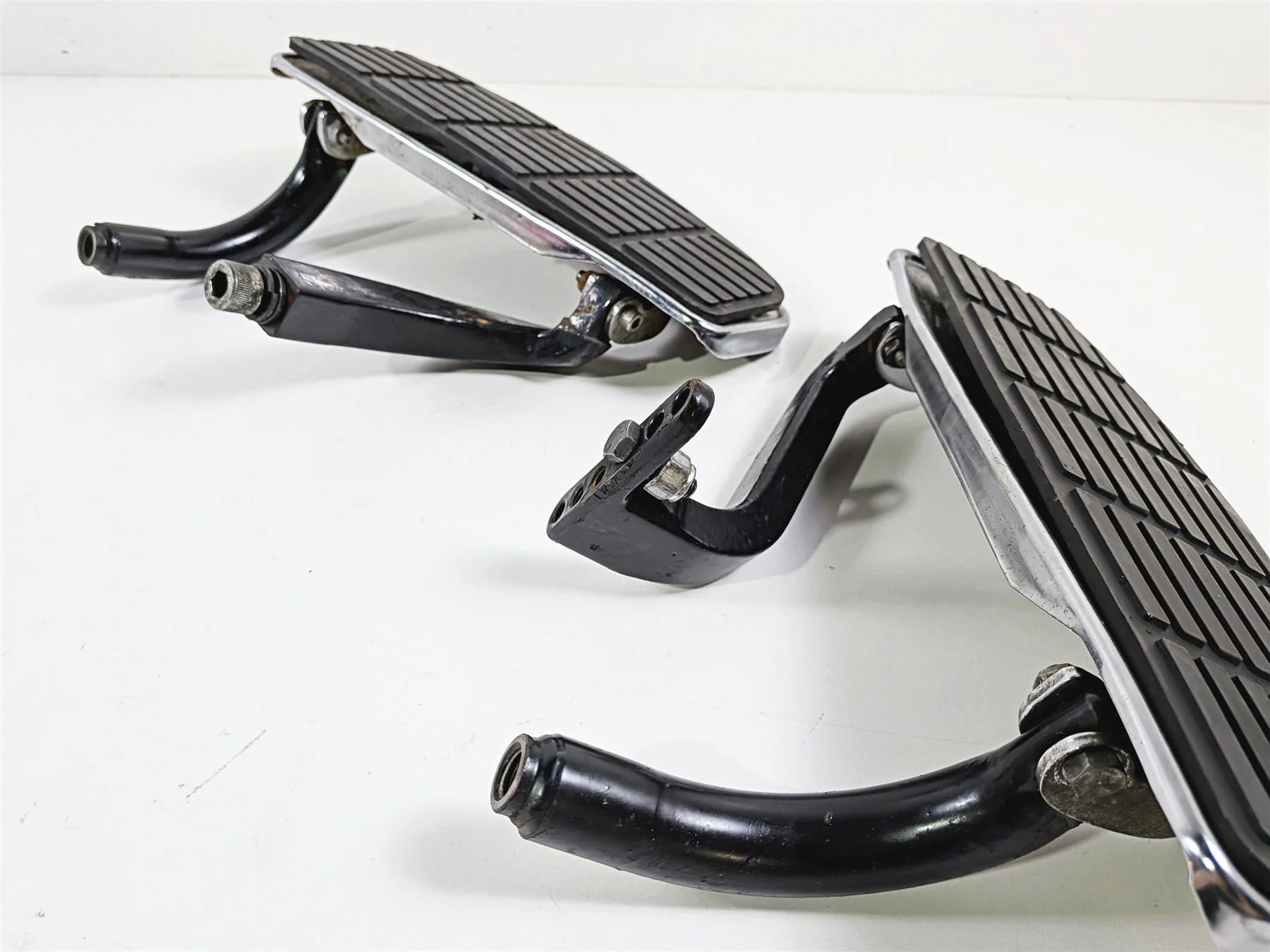1993 Harley Touring FLHTCU Electra Glide Front Rider Floor Board Set 50621-79A - Image 12