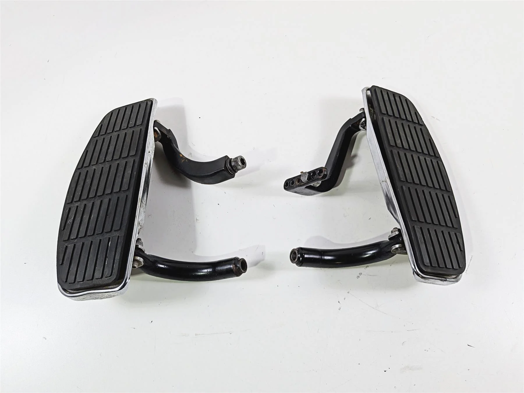 1993 Harley Touring FLHTCU Electra Glide Front Rider Floor Board Set 50621-79A - Image 2