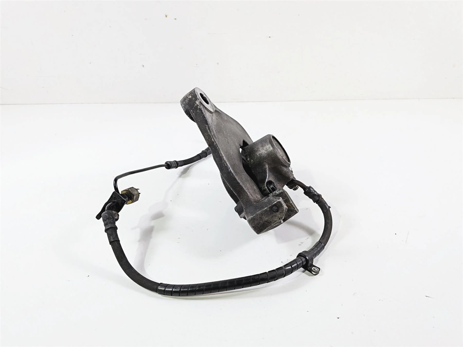 1993 Harley Touring FLHTCU Electra Glide Rear Brake Caliper & Bracket 44050-87 - Image 3
