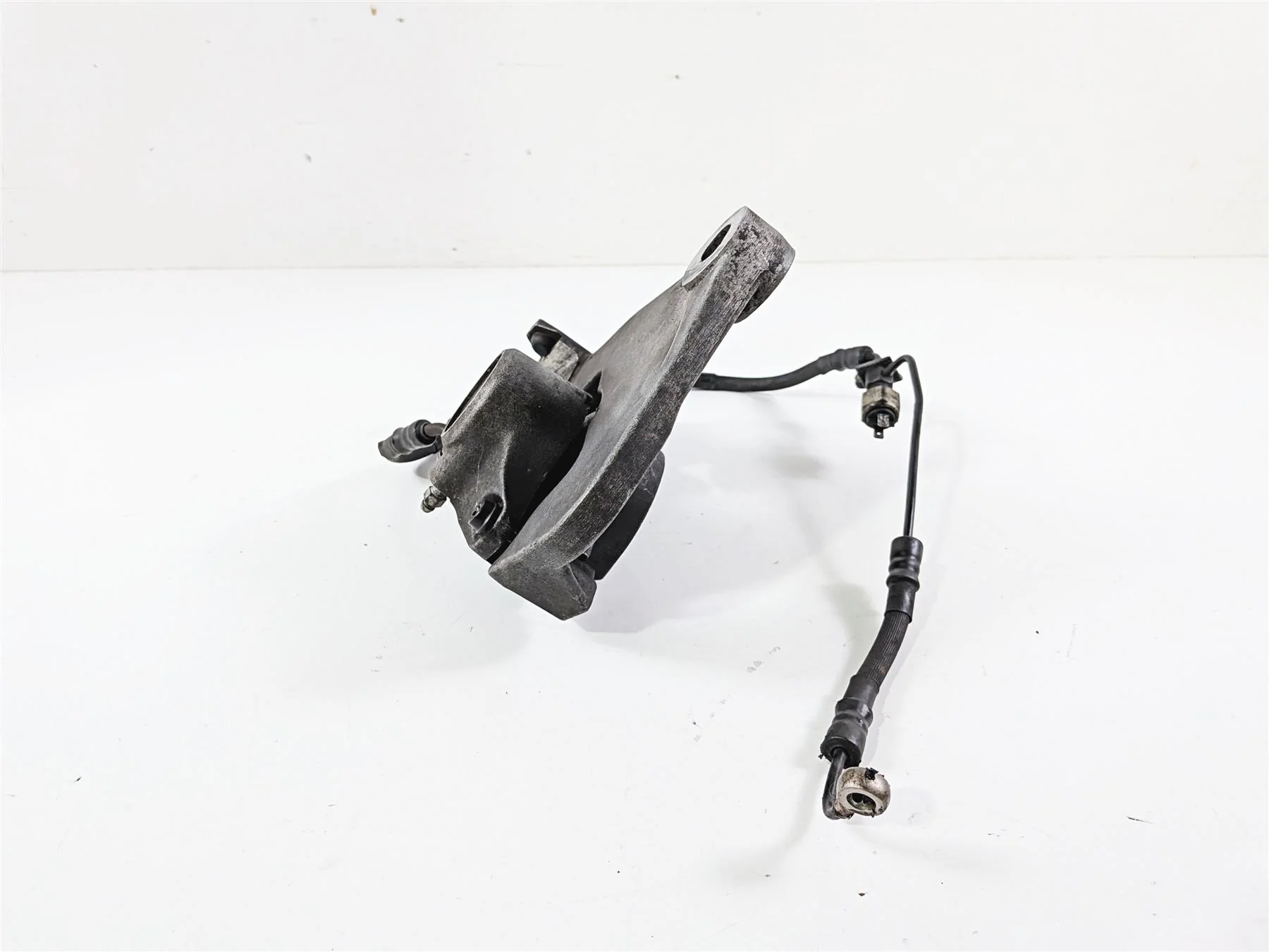 1993 Harley Touring FLHTCU Electra Glide Rear Brake Caliper & Bracket 44050-87 - Image 5