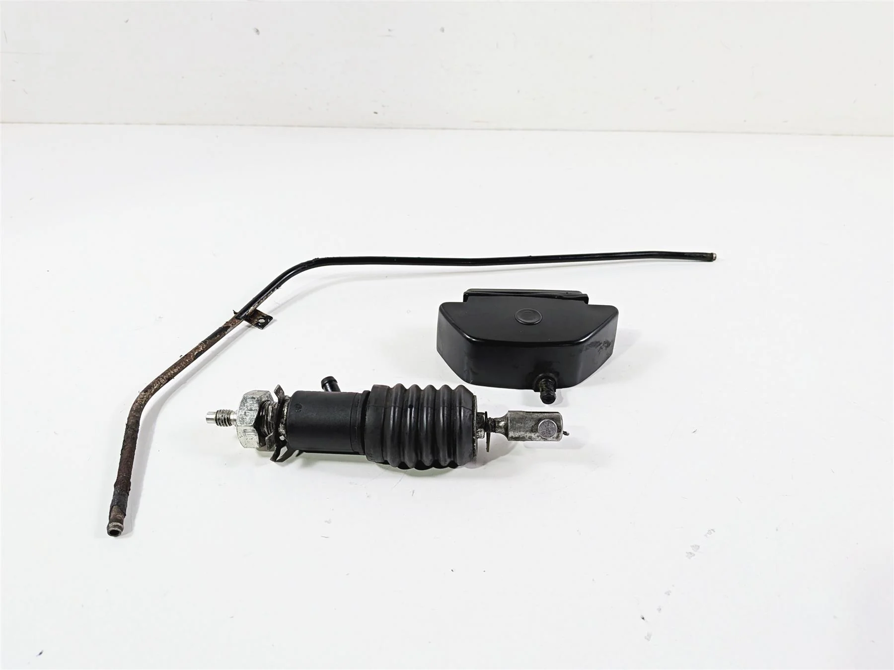 1993 Harley Touring FLHTCU Electra Glide Rear Brake Master Cylinder 41755-92A - Image 2