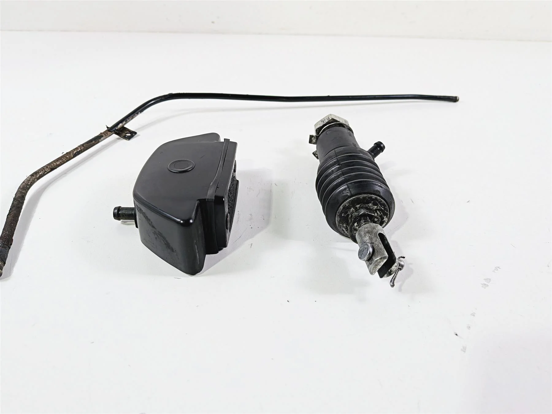 1993 Harley Touring FLHTCU Electra Glide Rear Brake Master Cylinder 41755-92A - Image 5
