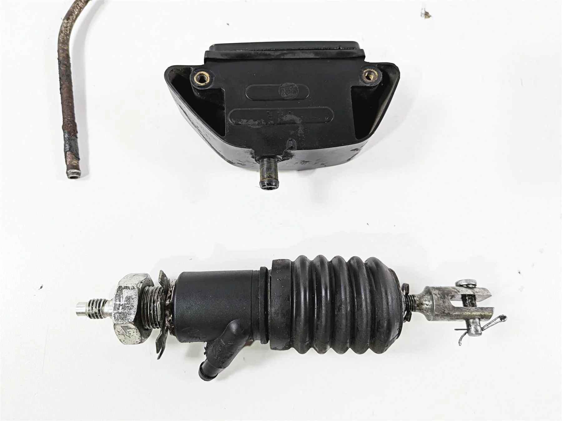 1993 Harley Touring FLHTCU Electra Glide Rear Brake Master Cylinder 41755-92A - Image 6