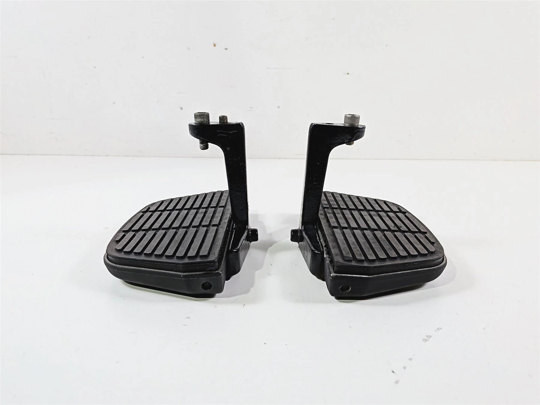1993 Harley Touring FLHTCU Electra Glide Rear Passenger Floor Board Set 52719-93 - Image 2