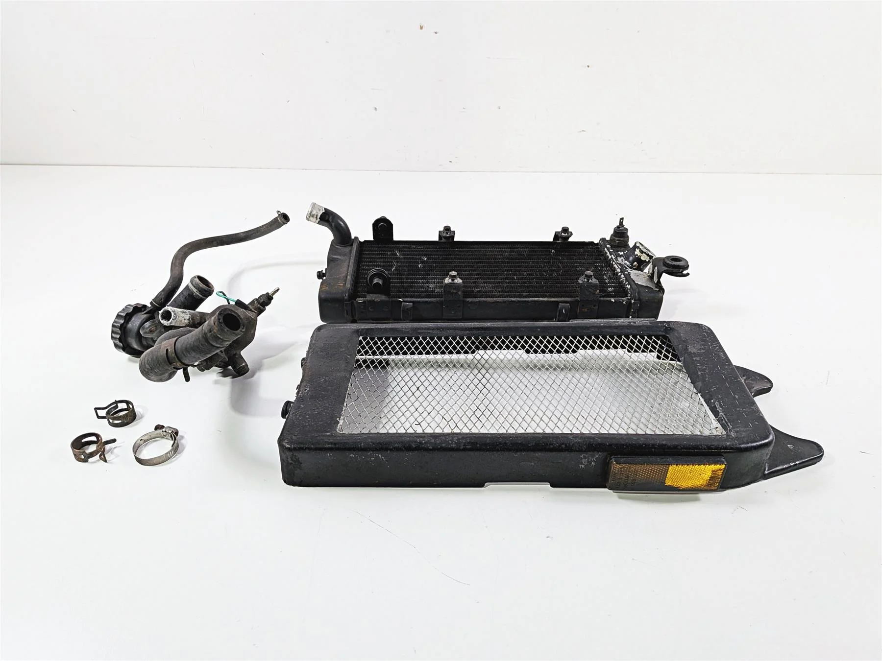 1994 Honda VT600 CR Shadow Coolant Radiator & Grille 19010-MR1-003 19010-MR1-013 - Image 2