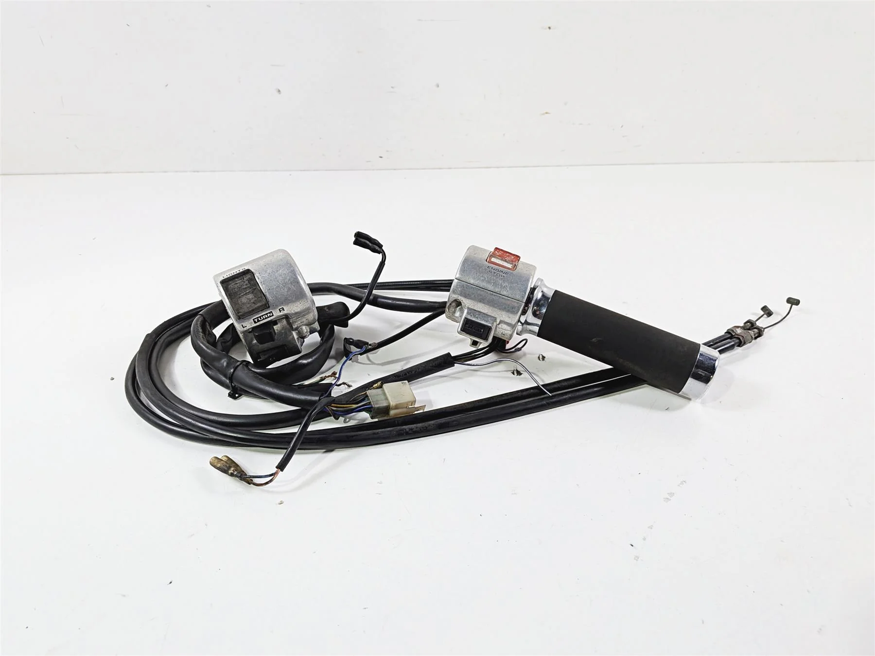 1994 Honda VT600 CR Shadow Left Right Hand Control Switch Set 35200-MZ8-A20 - Image 2