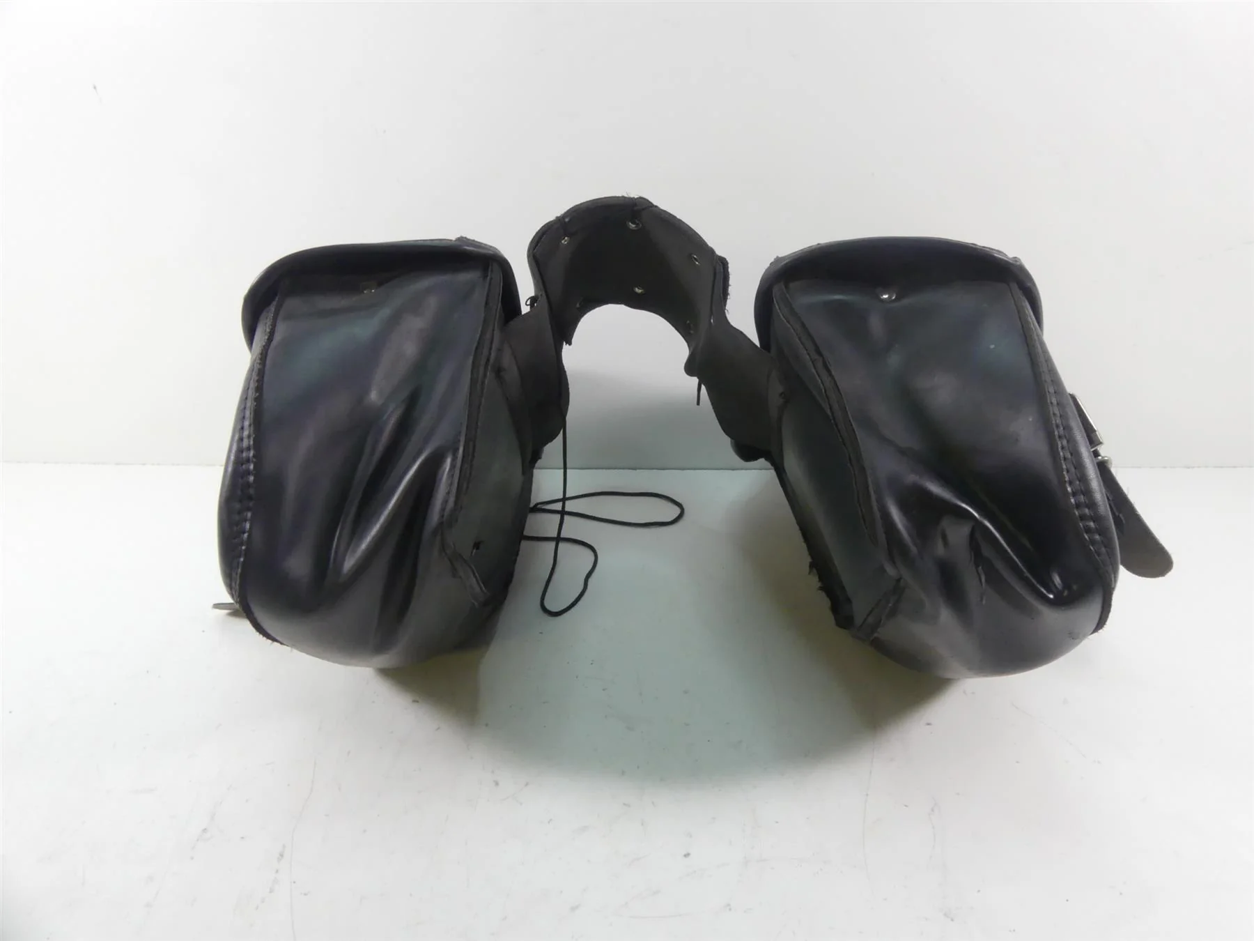 1995 Harley Dyna FXDL Low Rider Aftermarked Saddlebag Saddle Bag Set - Image 3