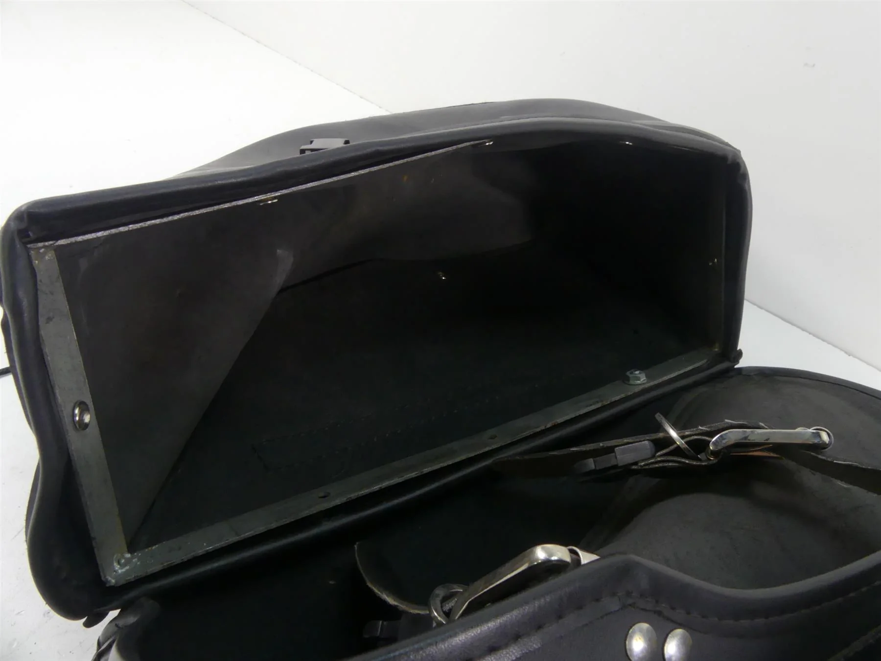1995 Harley Dyna FXDL Low Rider Aftermarked Saddlebag Saddle Bag Set - Image 6
