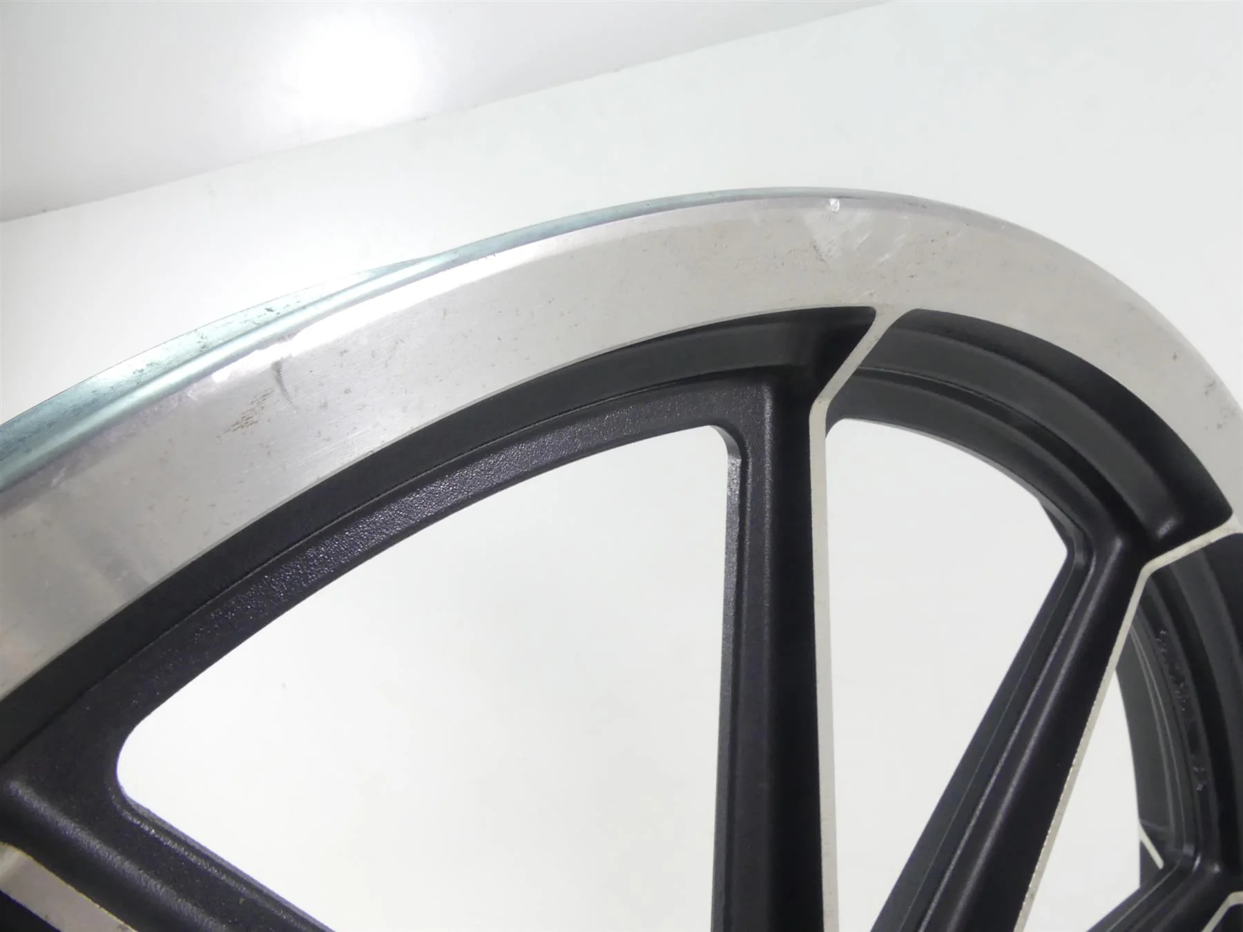 1995 Harley Dyna FXDL Low Rider Dual Disc 9 Spoke Front Wheel Rim 19" 43499-84 - Image 2