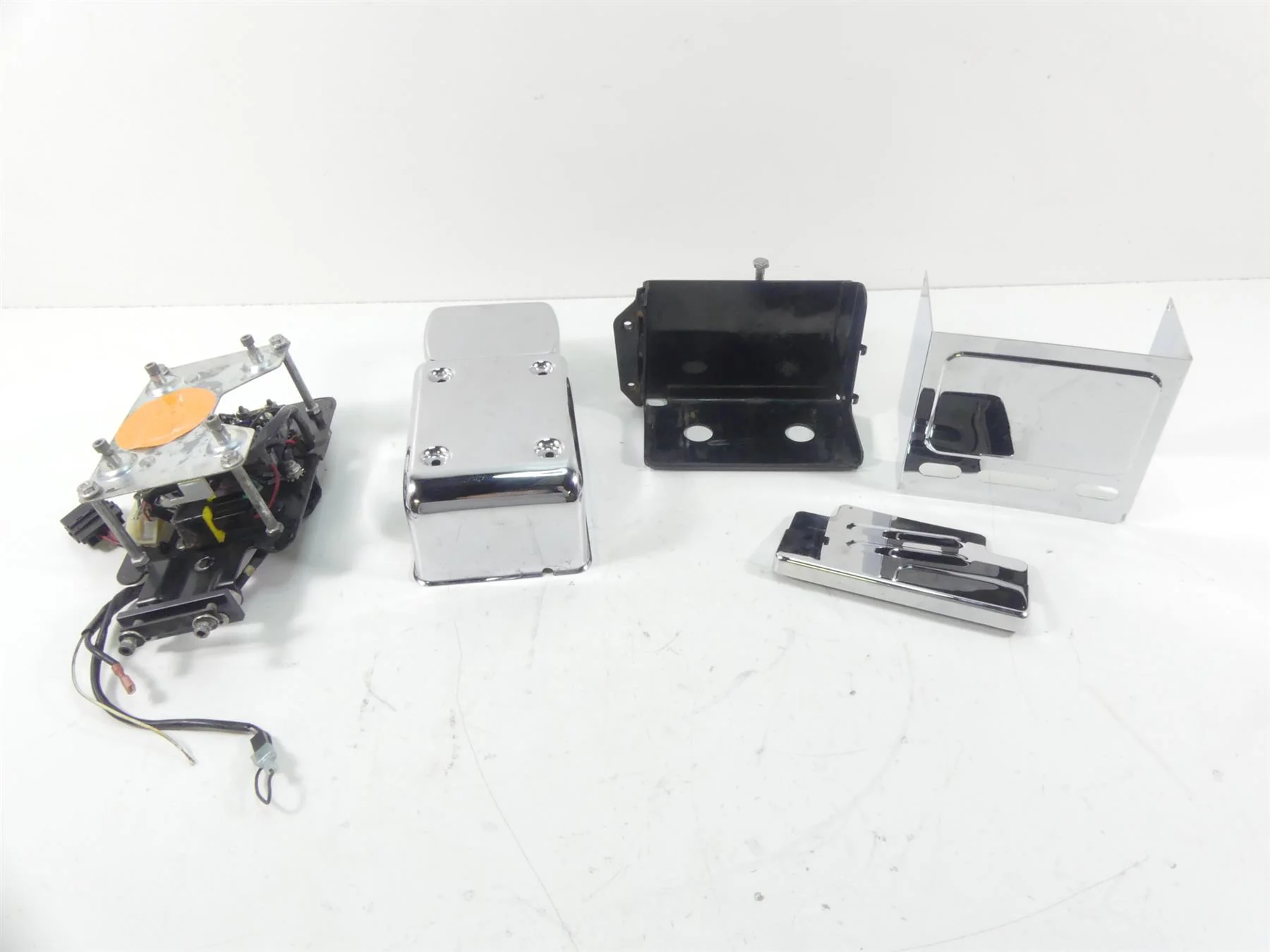 1995 Harley Dyna FXDL Low Rider Electrical Battery Chrome Cover Carrier 66347-91