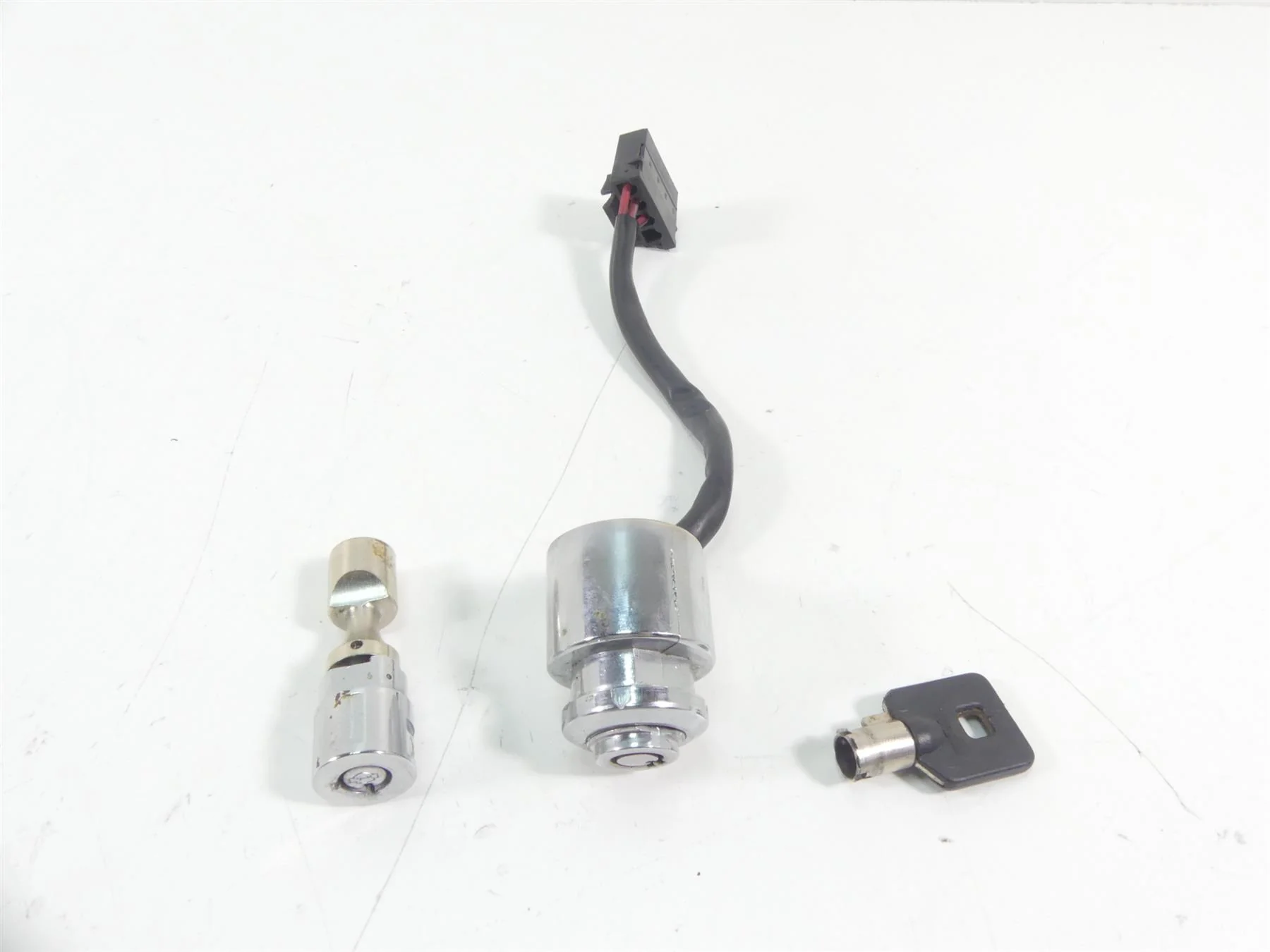 1995 Harley Dyna FXDL Low Rider Ignition Switch Steering Lock Key Set 71421-94