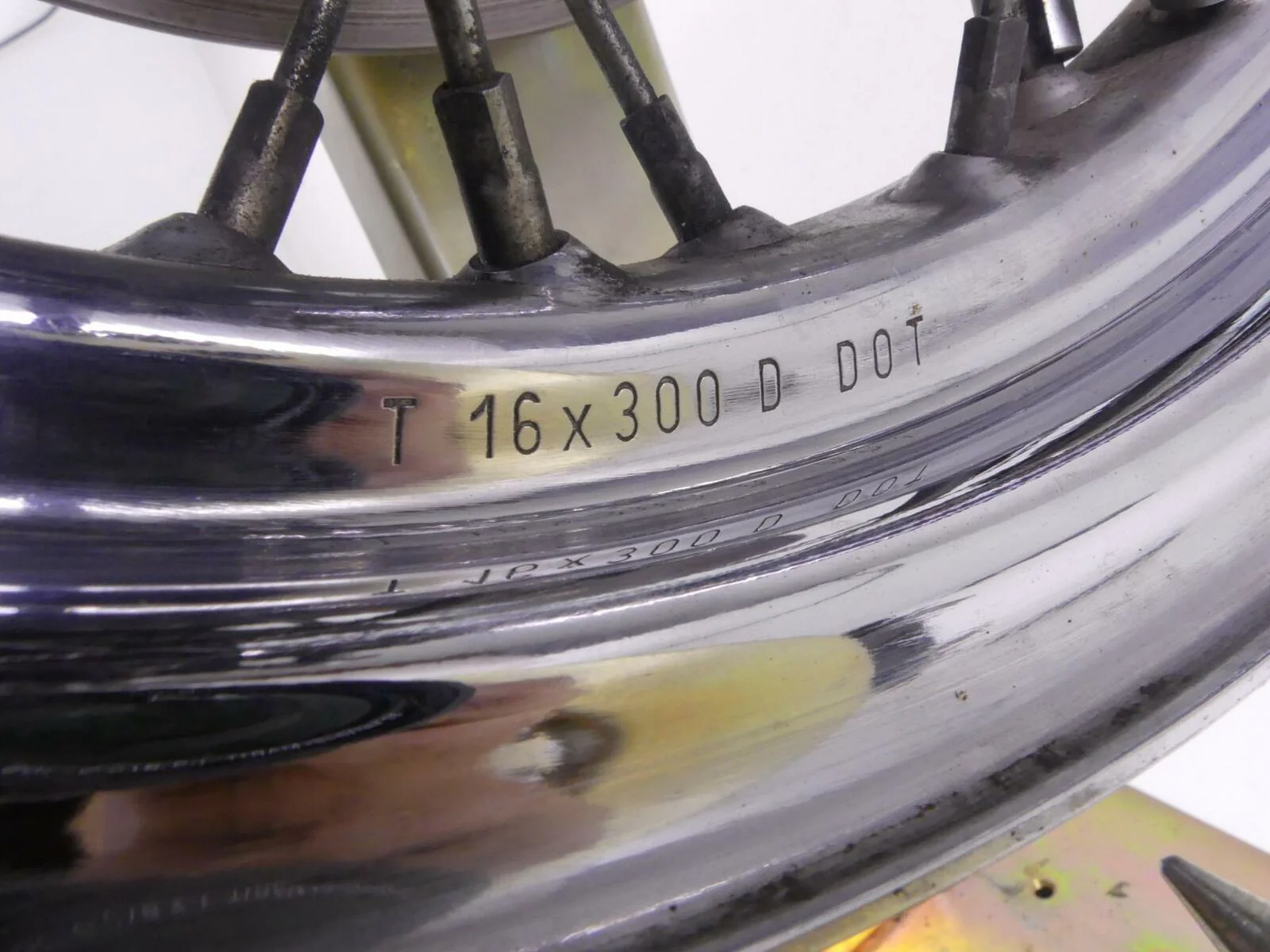 1995 Harley FXSTS Softail Springer Rear Wheel Rim 16x3 - Read 43085-81 40976-86A - Image 11