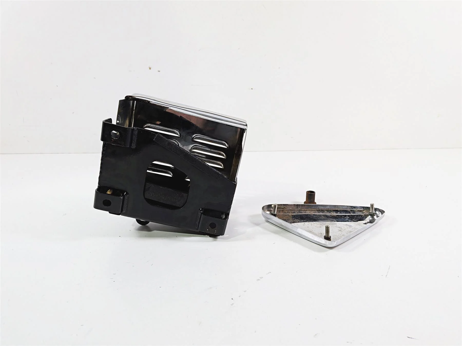 1995 Harley XL883 Sportster Hugger Battery Holder, Cover & Triangle 66194-94A - Image 3