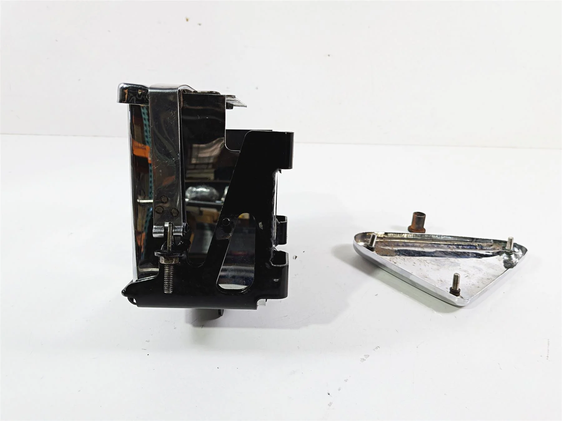 1995 Harley XL883 Sportster Hugger Battery Holder, Cover & Triangle 66194-94A - Image 4