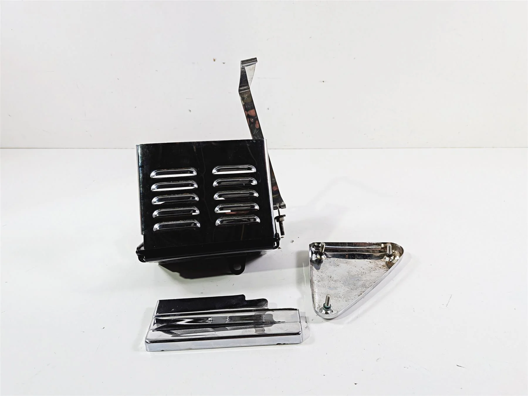 1995 Harley XL883 Sportster Hugger Battery Holder, Cover & Triangle 66194-94A - Image 6