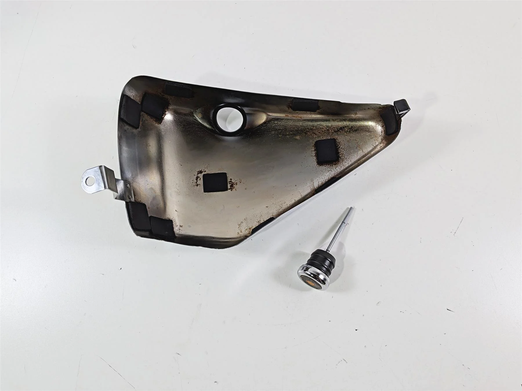 1995 Harley XL883 Sportster Hugger Chrome Oil Tank Cover & Dipstick - Image 10