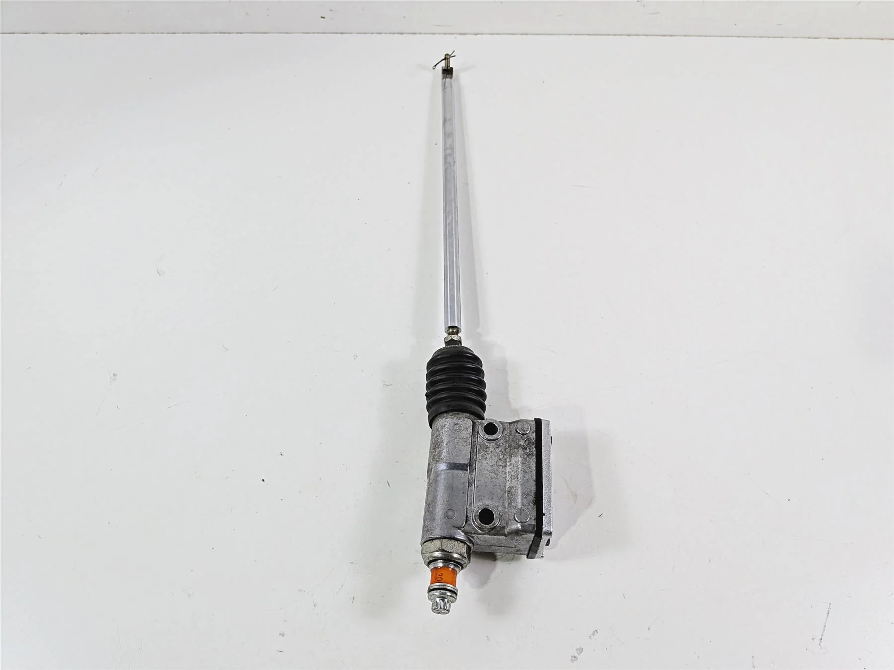 1995 Harley XL883 Sportster Hugger Rear Master Cylinder & Brake Rod 42456-87D - Image 7