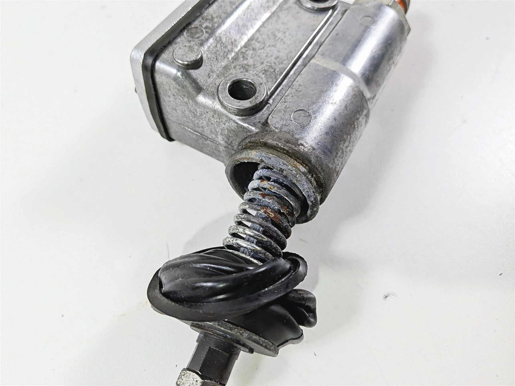 1995 Harley XL883 Sportster Hugger Rear Master Cylinder & Brake Rod 42456-87D - Image 8