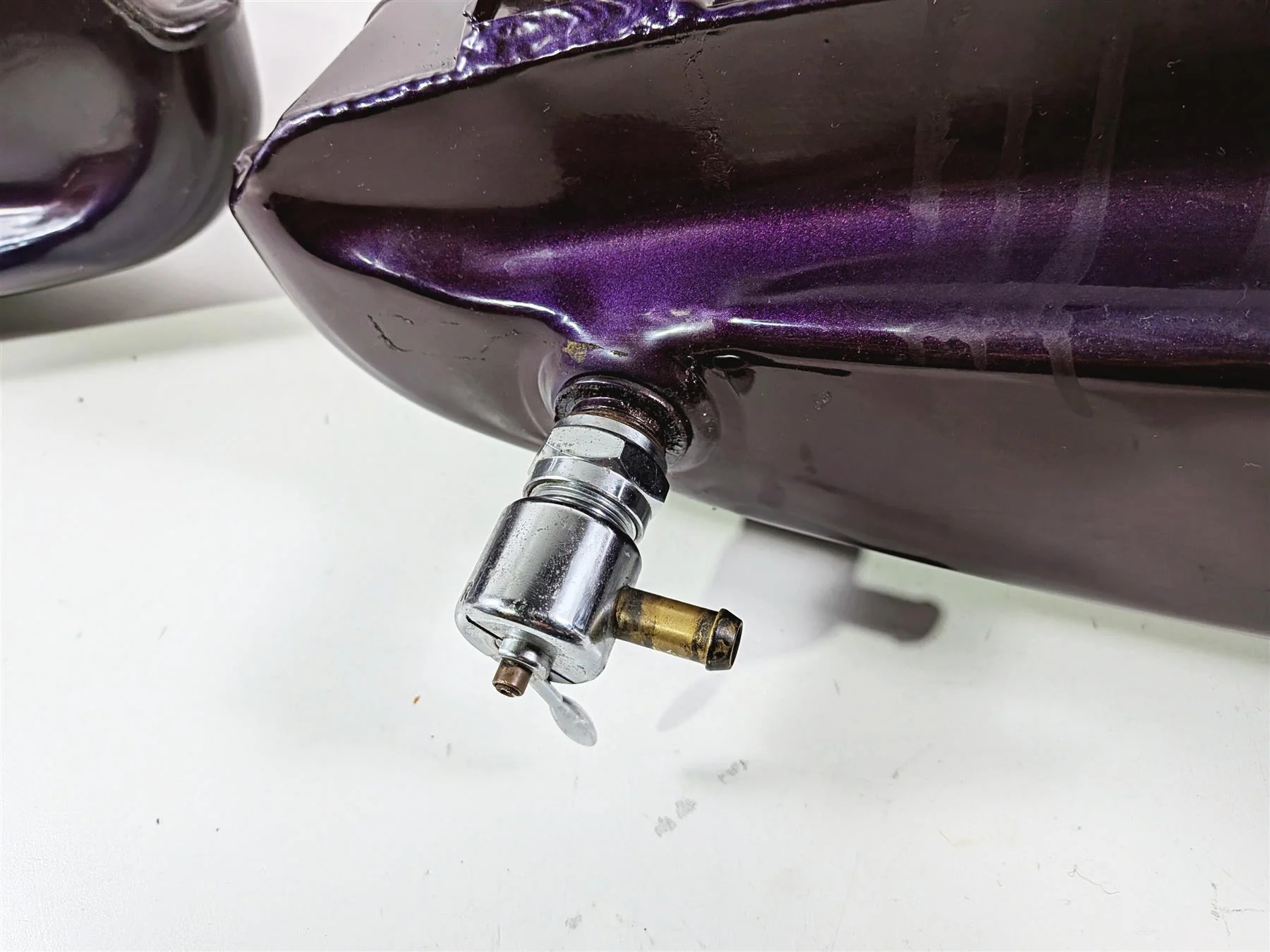 1996 Harley FLSTC Softail Heritage Fuel Gas Tank & Petcock 61426-97 61290-97 - Image 7