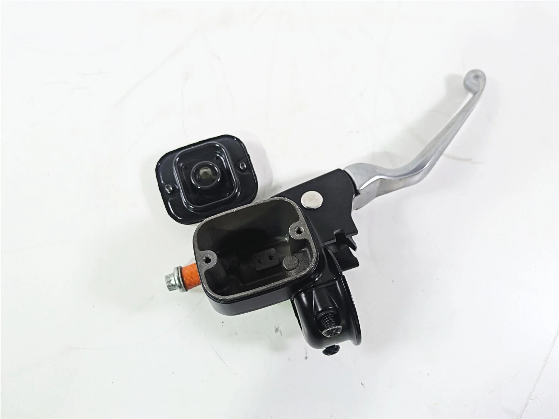 1996 Harley Touring FLHTCUI Electra Glide Front Brake Master Cylinder 41700737 - Image 2