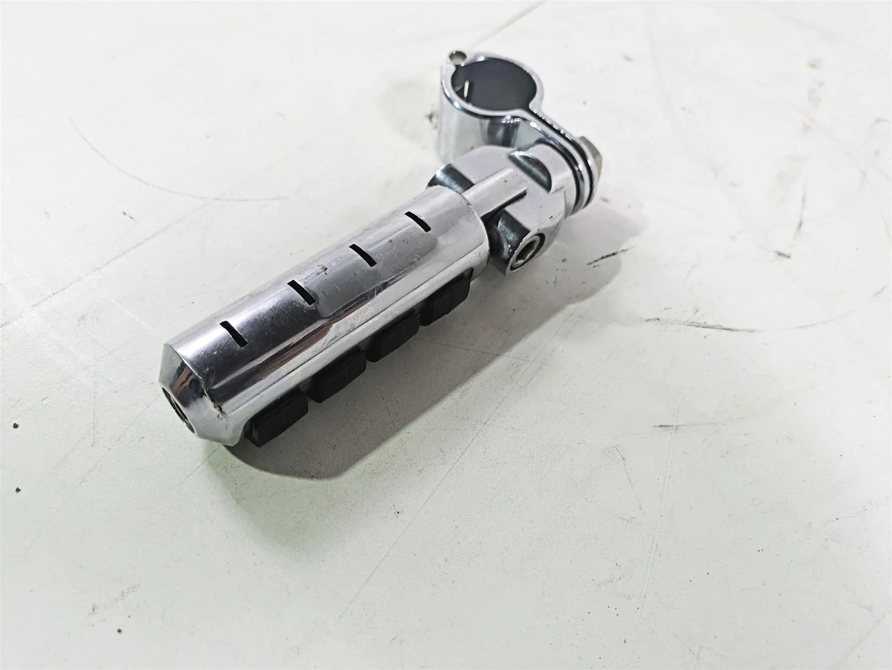 1996 Harley Touring FLHTCUI Electra Glide Highway Foot Peg + Mount - Image 11