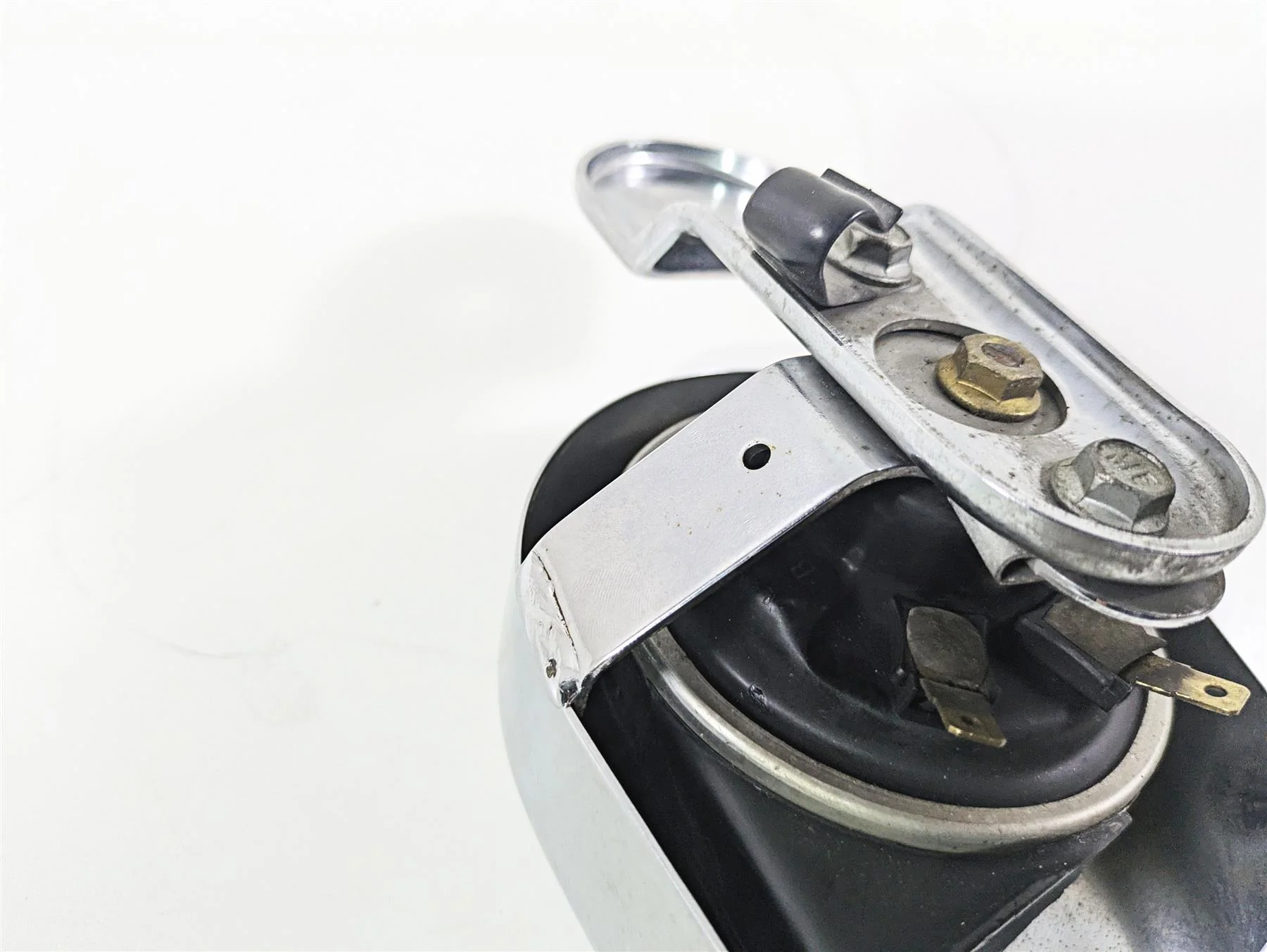 1996 Harley Touring FLHTCUI Electra Glide Horn With Chrome Cover 61300478A - Image 8