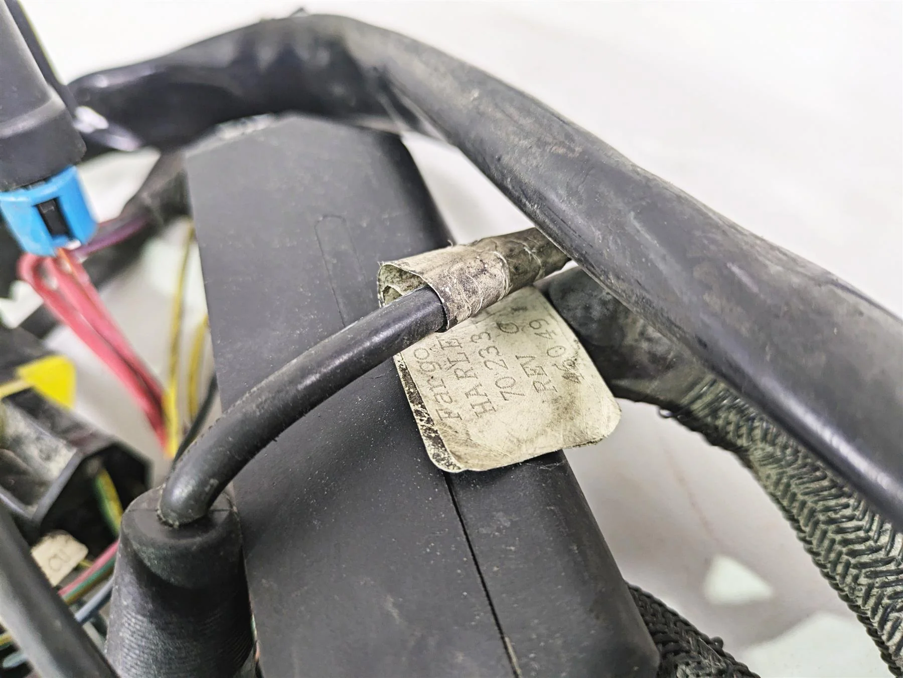 1996 Harley Touring FLHTCUI Electra Glide Main Wiring Harness Loom 70985-96 - Image 2