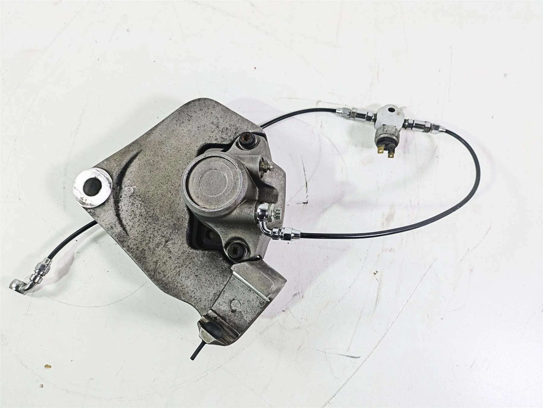 1996 Harley Touring FLHTCUI Electra Glide Rear Brake Caliper & Bracket 54540-93 - Image 5