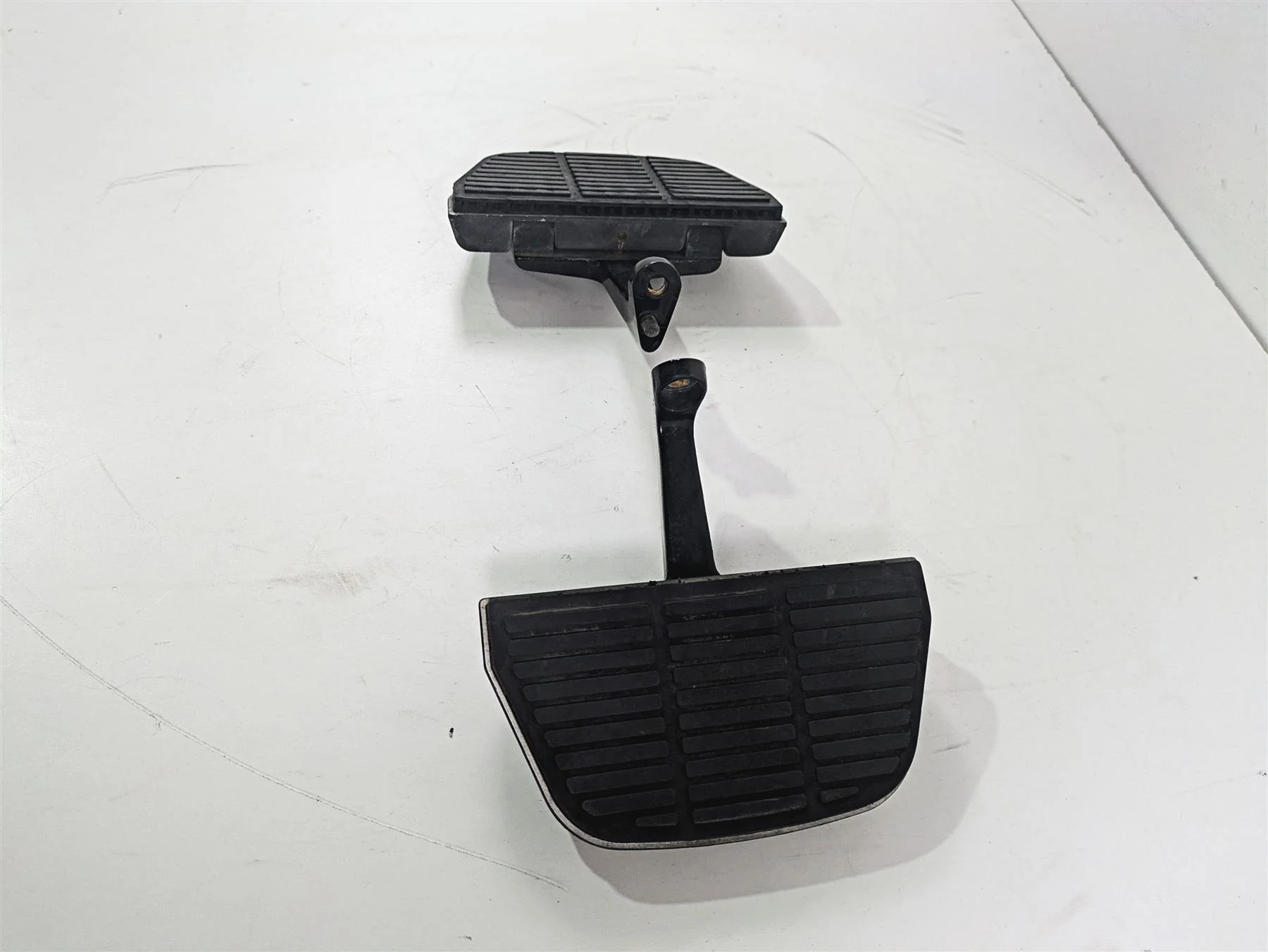 1996 Harley Touring FLHTCUI Electra Glide Rear Passenger Floor Boards 52719-93B - Image 3