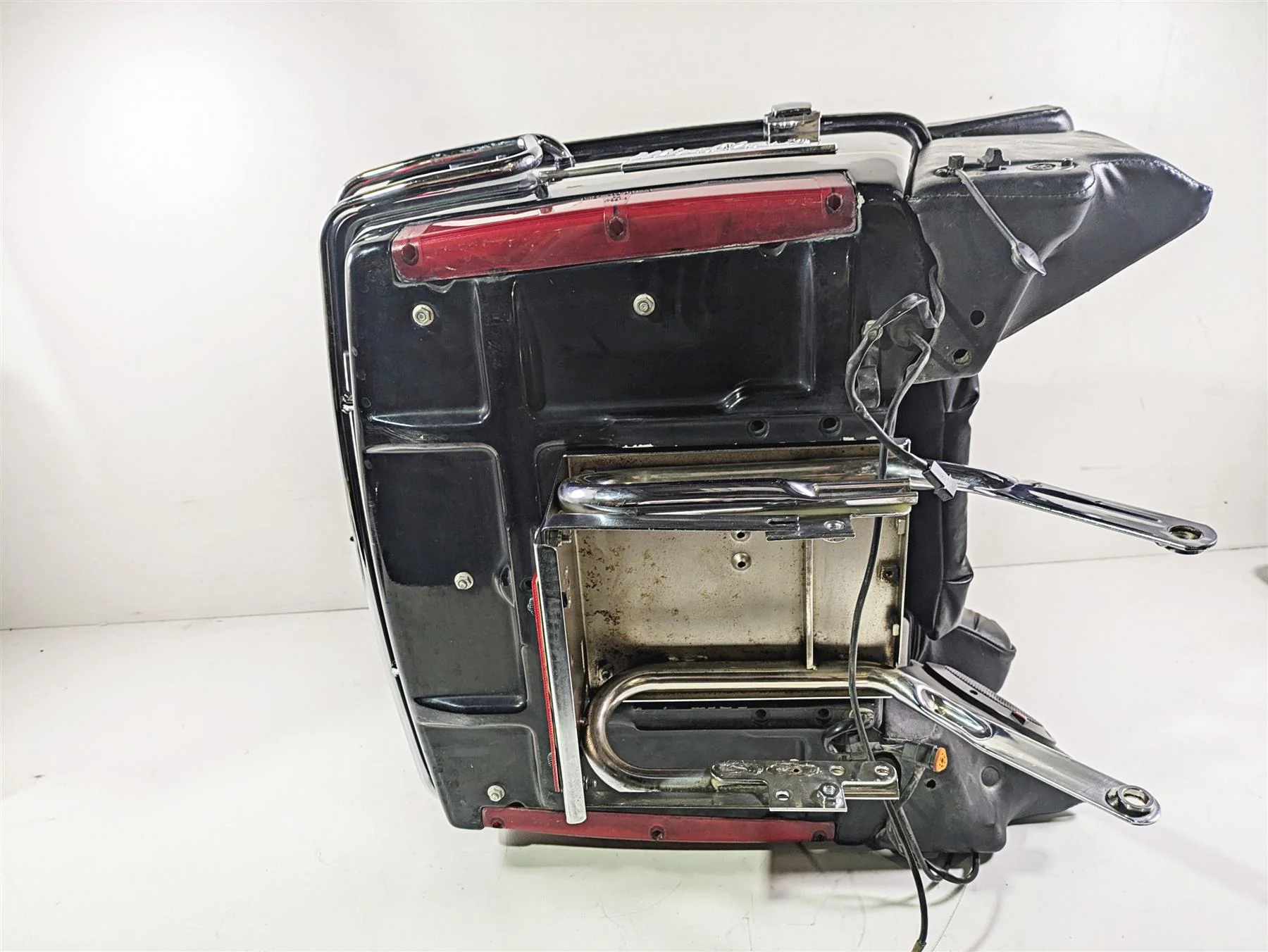 1996 Harley Touring FLHTCUI Electra Glide Rear Trunk Tour Pak & Mount 53275-94 - Image 11