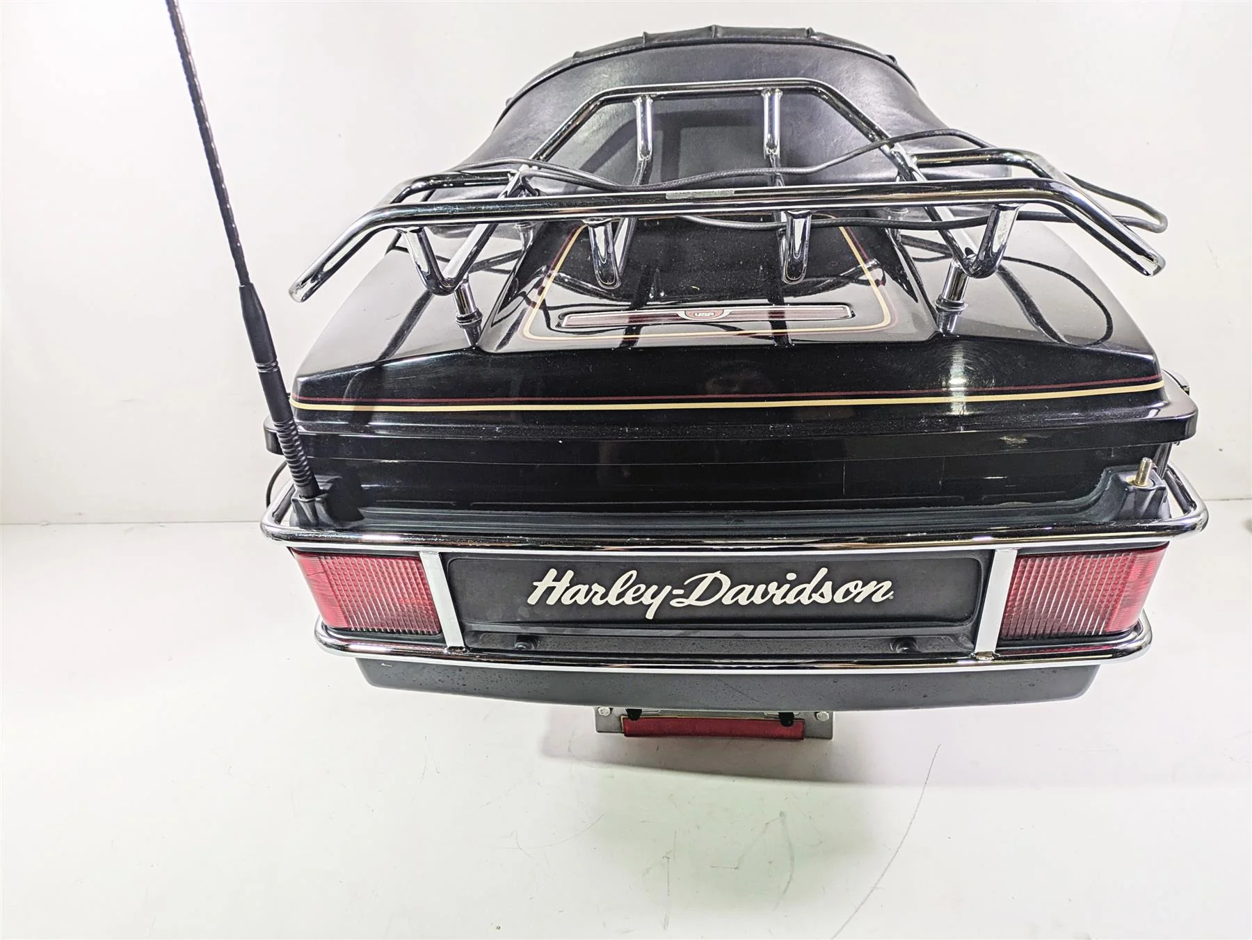 1996 Harley Touring FLHTCUI Electra Glide Rear Trunk Tour Pak & Mount 53275-94 - Image 2