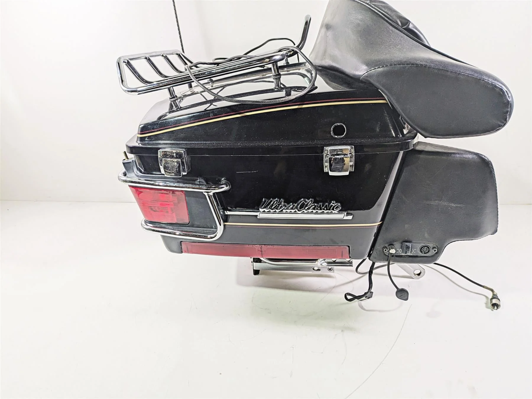 1996 Harley Touring FLHTCUI Electra Glide Rear Trunk Tour Pak & Mount 53275-94 - Image 3