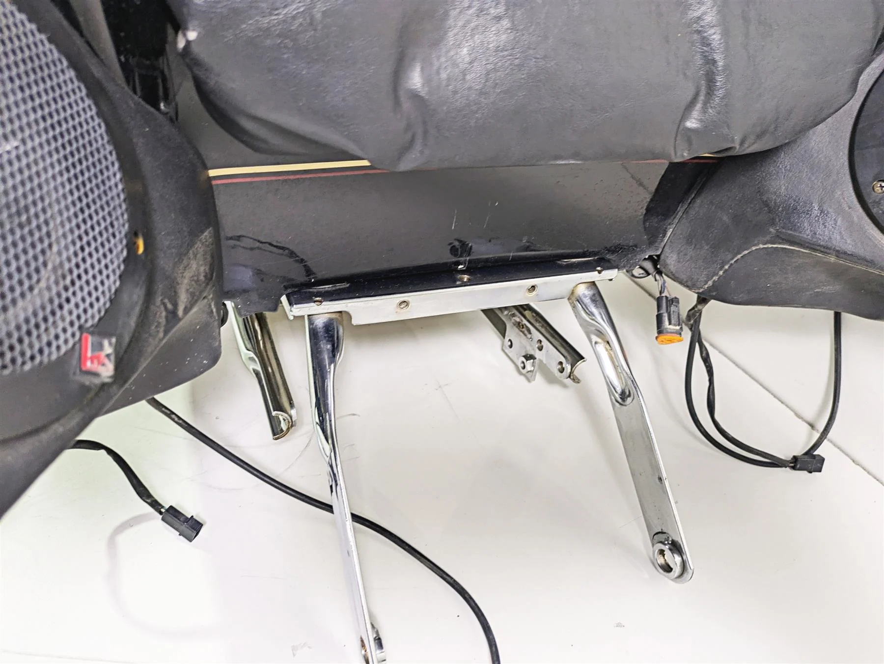 1996 Harley Touring FLHTCUI Electra Glide Rear Trunk Tour Pak & Mount 53275-94 - Image 7