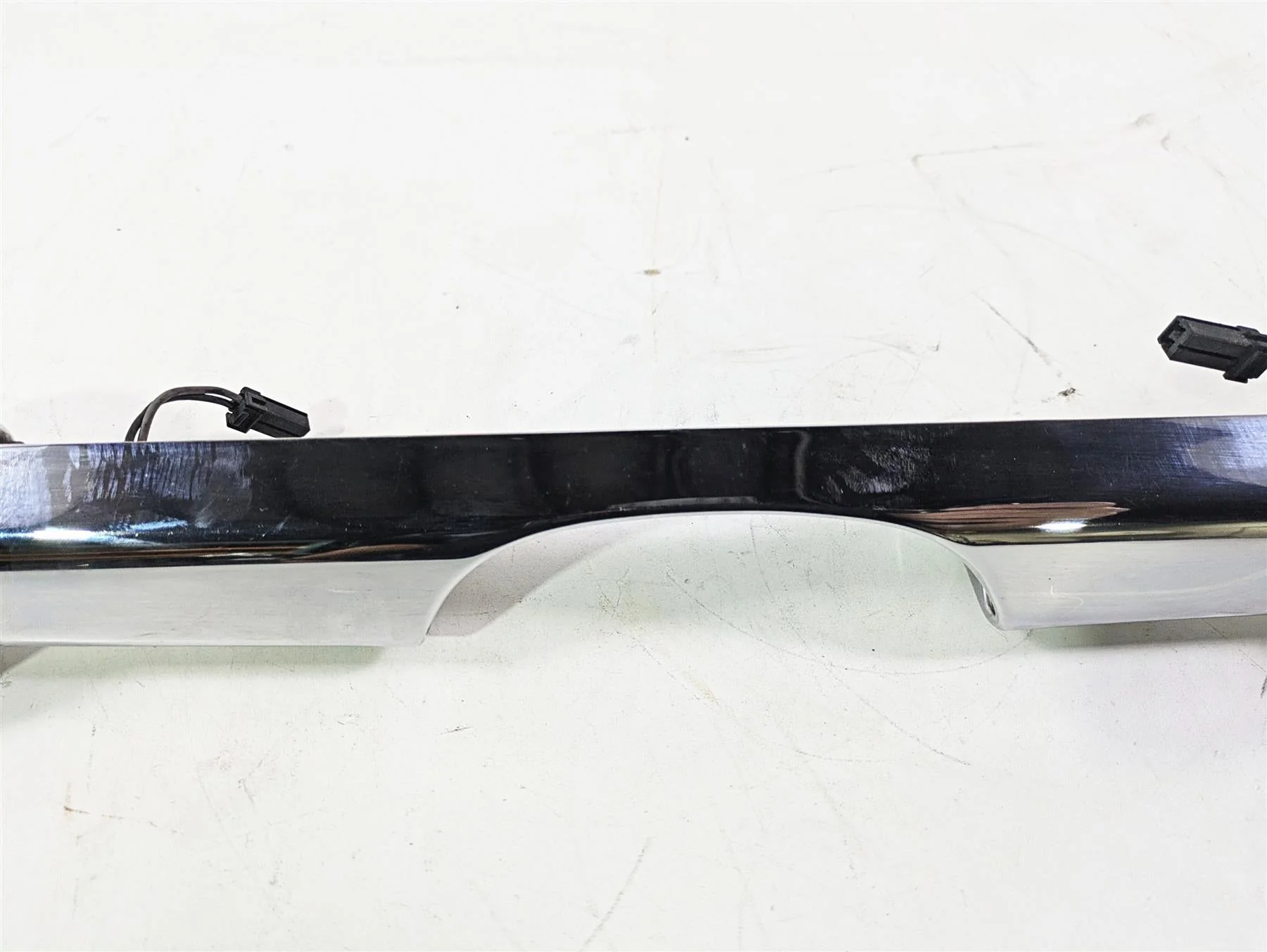 1996 Harley Touring FLHTCUI Electra Glide Rear Turn Signal Blinker Bar 68510-74B - Image 8