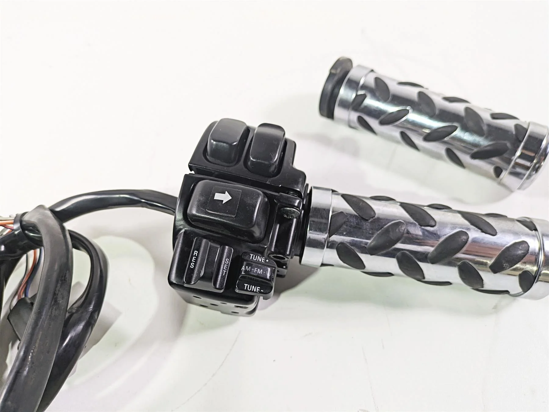 1996 Harley Touring FLHTCUI Electra Glide Right Hand Control Switch 71684-06A - Image 9